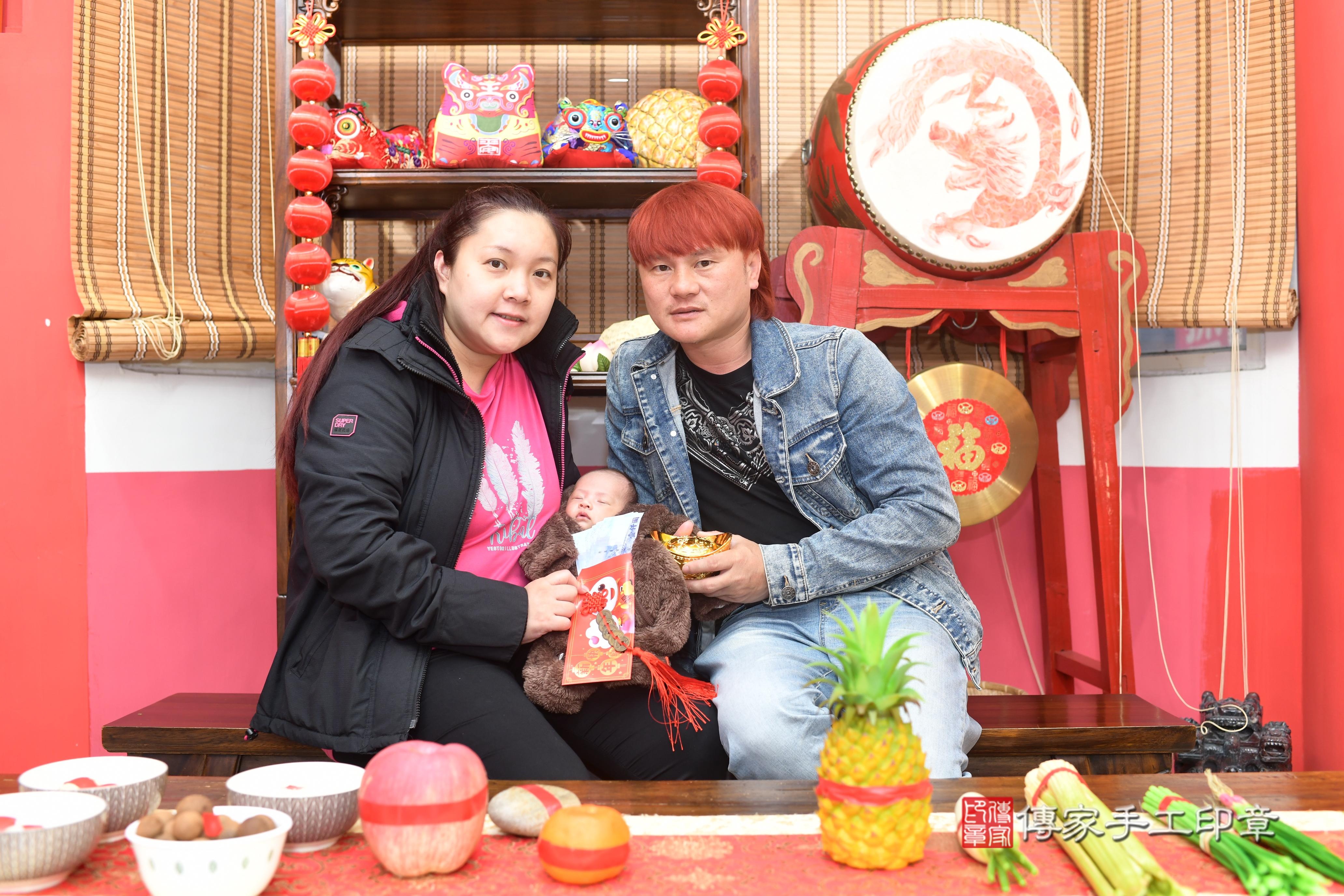 傳家手工印章高雄店、抓周、度脺、中國風會場、傳家嬰兒古禮、吉祥話、抓周道具物品24種、拍照。抓周證書。寶寶抓周、滿周歲、生日快樂、祝福