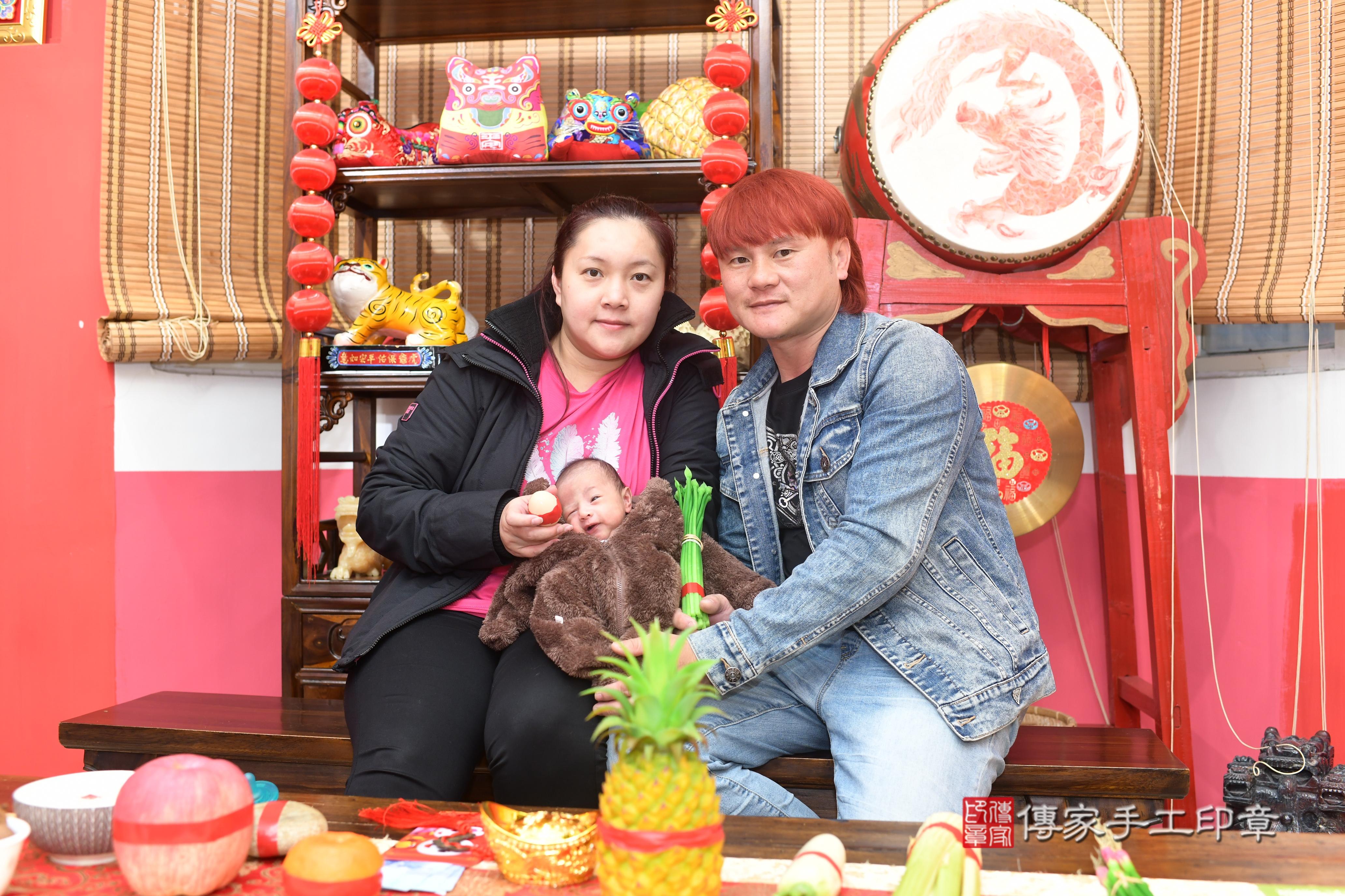 傳家手工印章高雄店、抓周、度脺、中國風會場、傳家嬰兒古禮、吉祥話、抓周道具物品24種、拍照。抓周證書。寶寶抓周、滿周歲、生日快樂、祝福