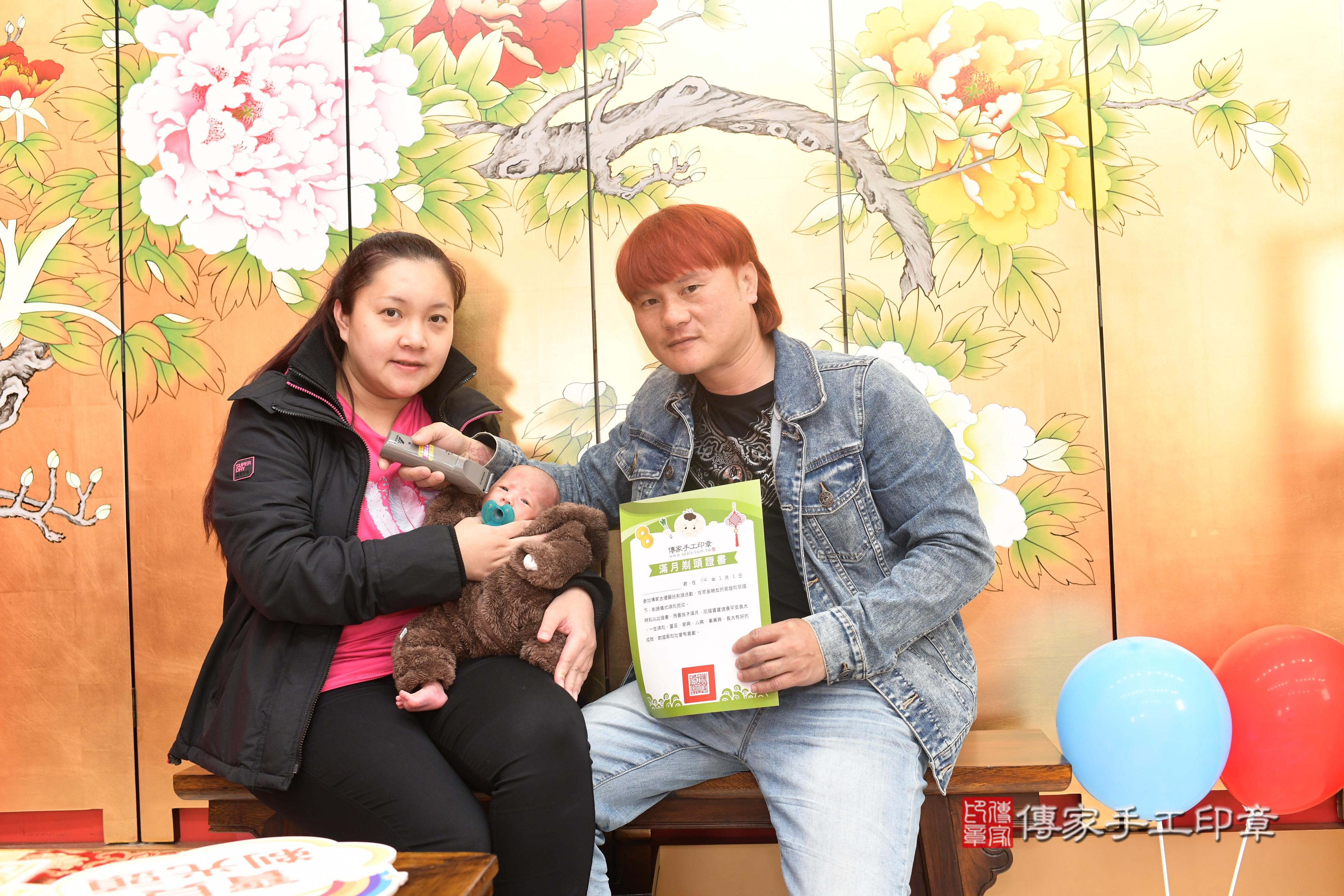 傳家手工印章高雄店、抓周、度脺、中國風會場、傳家嬰兒古禮、吉祥話、抓周道具物品24種、拍照。抓周證書。寶寶抓周、滿周歲、生日快樂、祝福