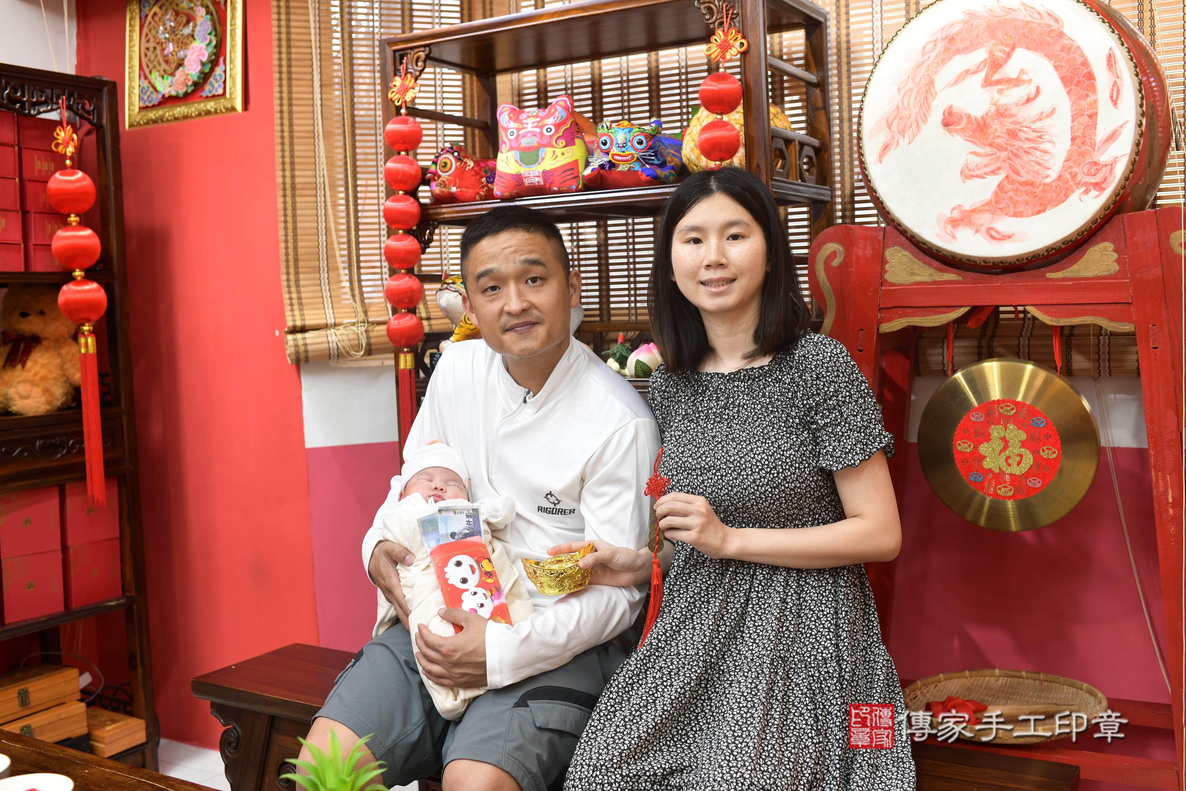 傳家手工印章高雄店、抓周、度脺、中國風會場、傳家嬰兒古禮、吉祥話、抓周道具物品24種、拍照。抓周證書。寶寶抓周、滿周歲、生日快樂、祝福