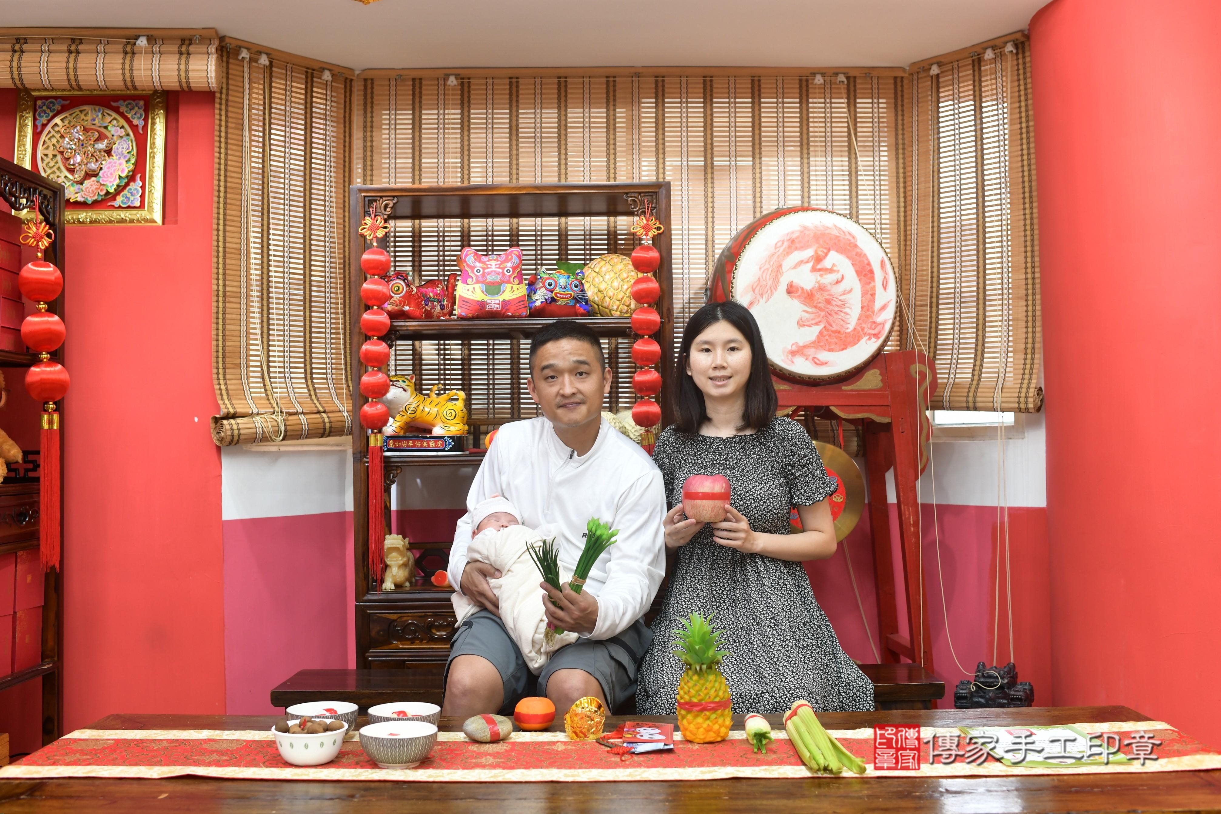 傳家手工印章高雄店、抓周、度脺、中國風會場、傳家嬰兒古禮、吉祥話、抓周道具物品24種、拍照。抓周證書。寶寶抓周、滿周歲、生日快樂、祝福