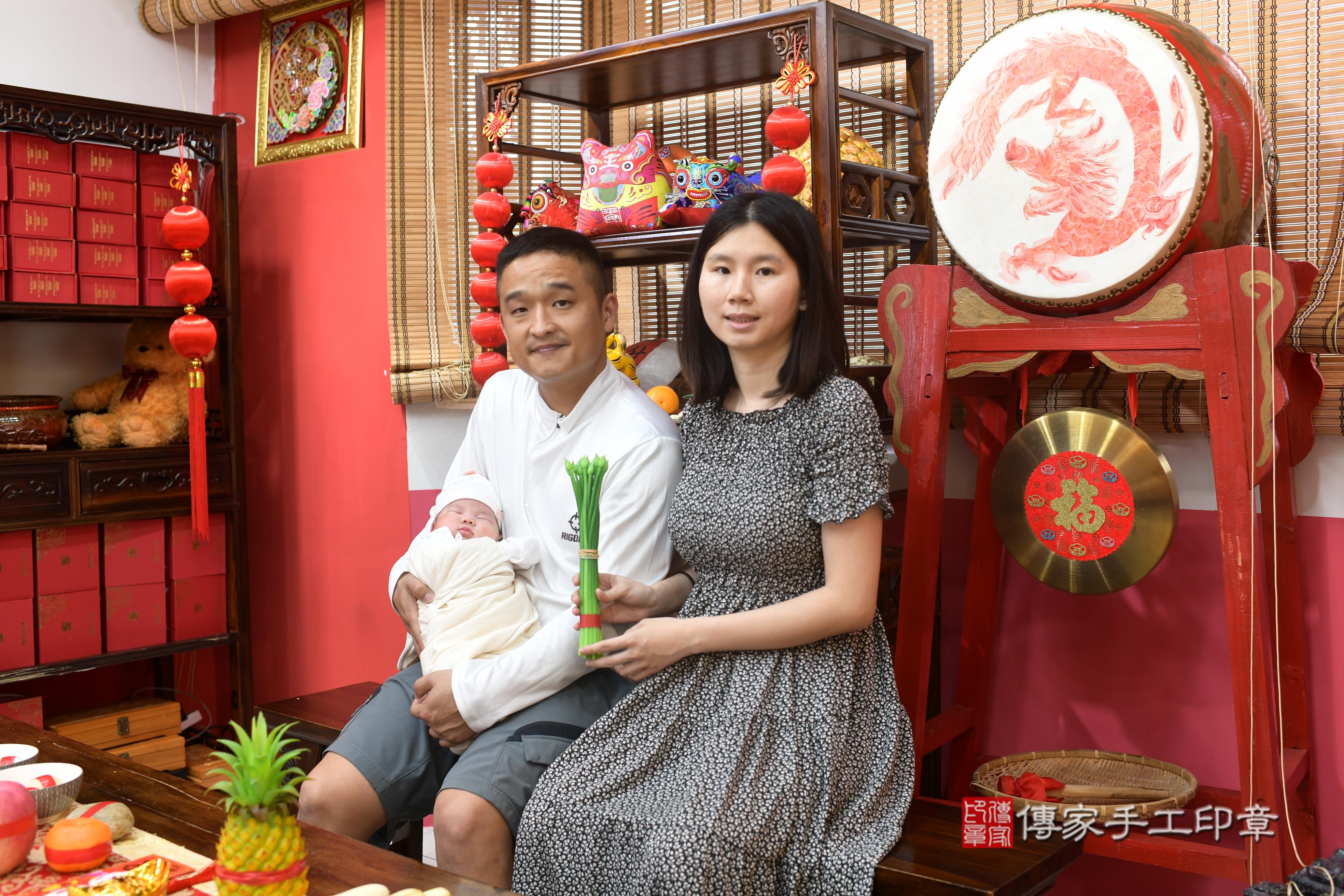 傳家手工印章高雄店、抓周、度脺、中國風會場、傳家嬰兒古禮、吉祥話、抓周道具物品24種、拍照。抓周證書。寶寶抓周、滿周歲、生日快樂、祝福