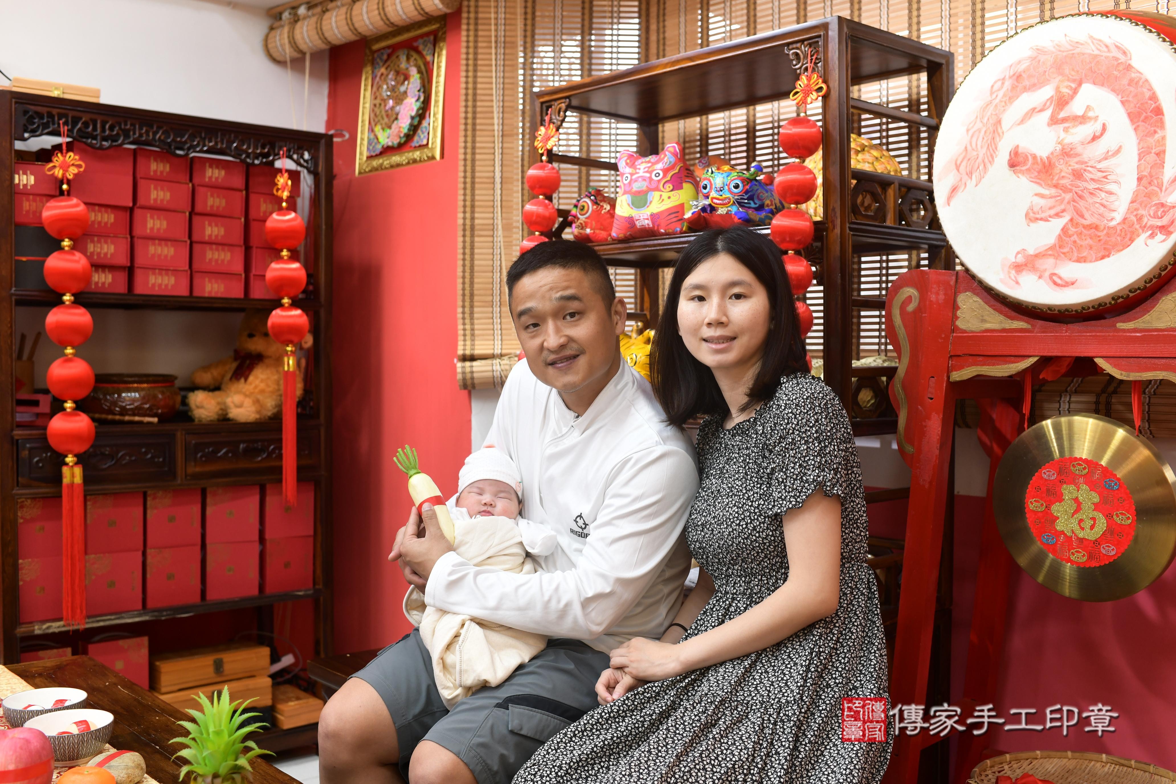 傳家手工印章高雄店、抓周、度脺、中國風會場、傳家嬰兒古禮、吉祥話、抓周道具物品24種、拍照。抓周證書。寶寶抓周、滿周歲、生日快樂、祝福