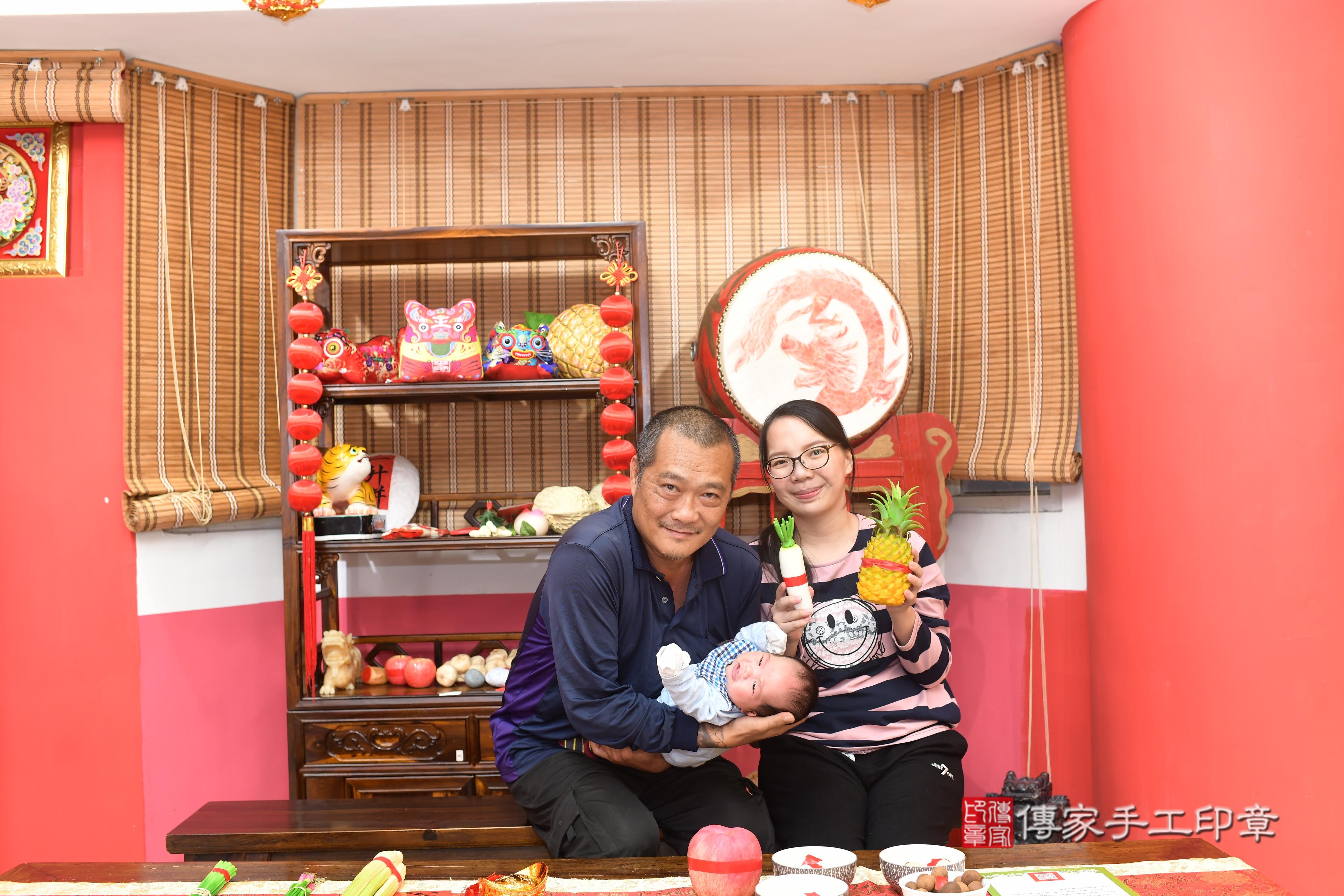 傳家手工印章高雄店、抓周、度脺、中國風會場、傳家嬰兒古禮、吉祥話、抓周道具物品24種、拍照。抓周證書。寶寶抓周、滿周歲、生日快樂、祝福