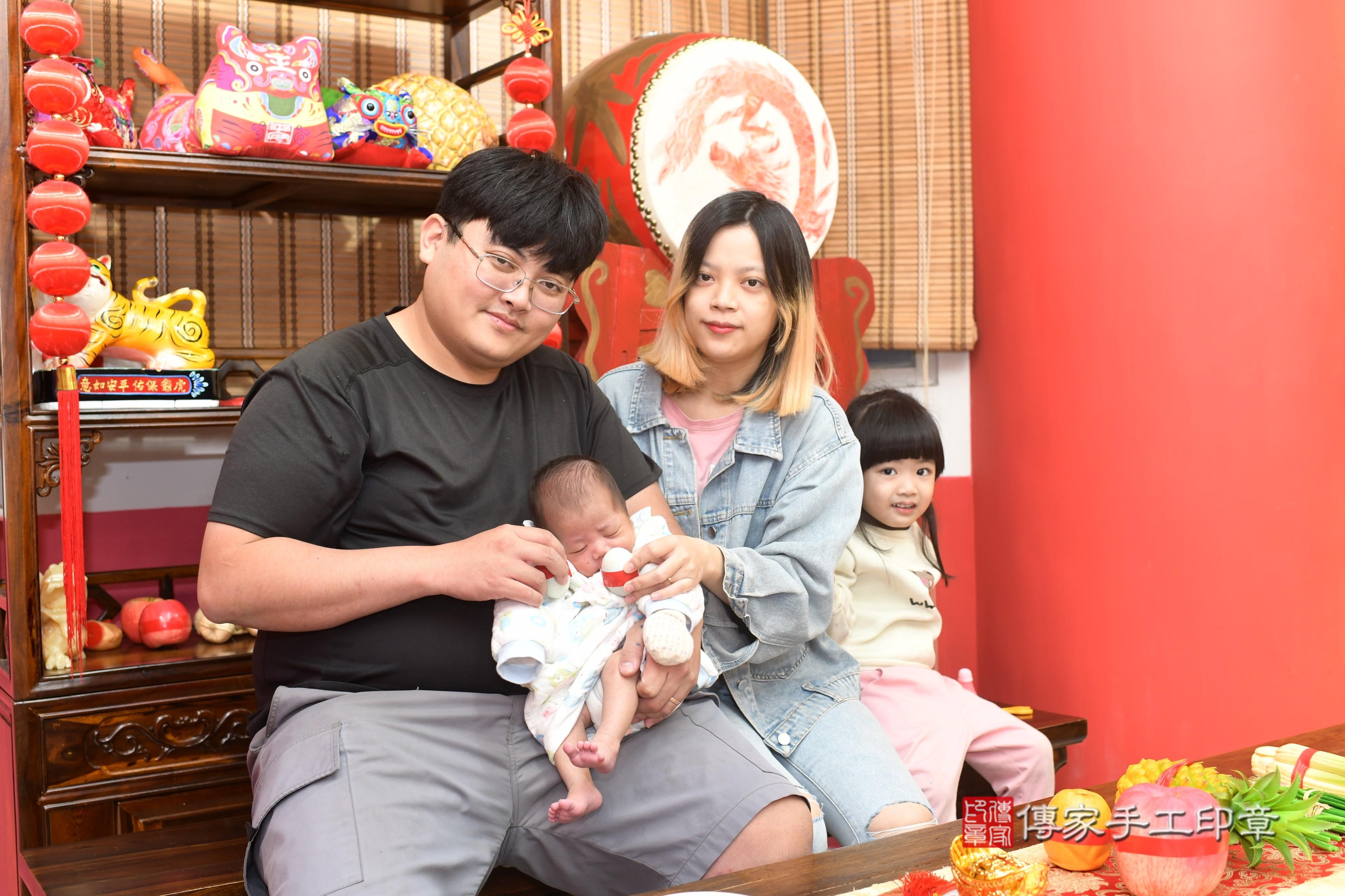 傳家手工印章高雄店、抓周、度脺、中國風會場、傳家嬰兒古禮、吉祥話、抓周道具物品24種、拍照。抓周證書。寶寶抓周、滿周歲、生日快樂、祝福