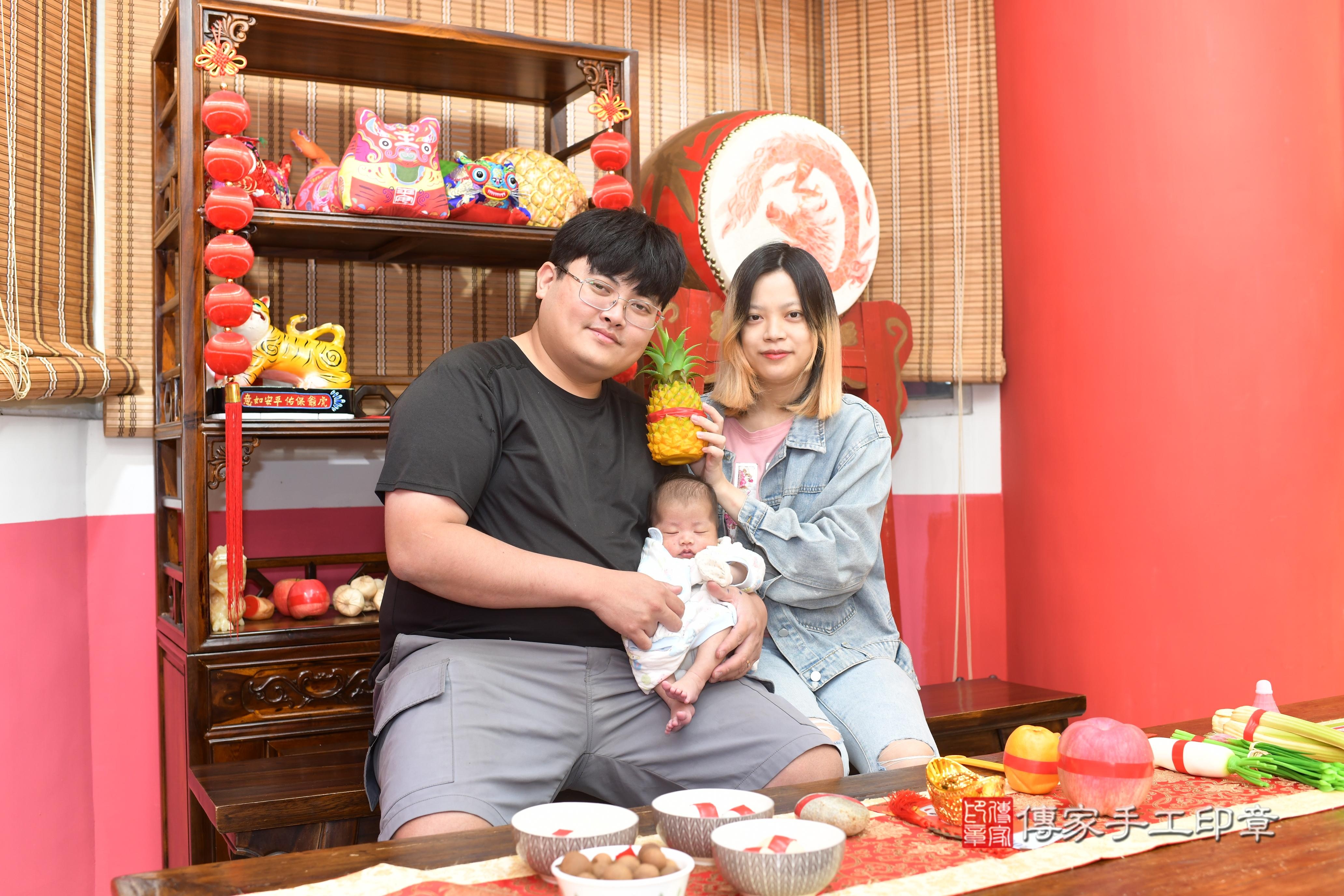 傳家手工印章高雄店、抓周、度脺、中國風會場、傳家嬰兒古禮、吉祥話、抓周道具物品24種、拍照。抓周證書。寶寶抓周、滿周歲、生日快樂、祝福
