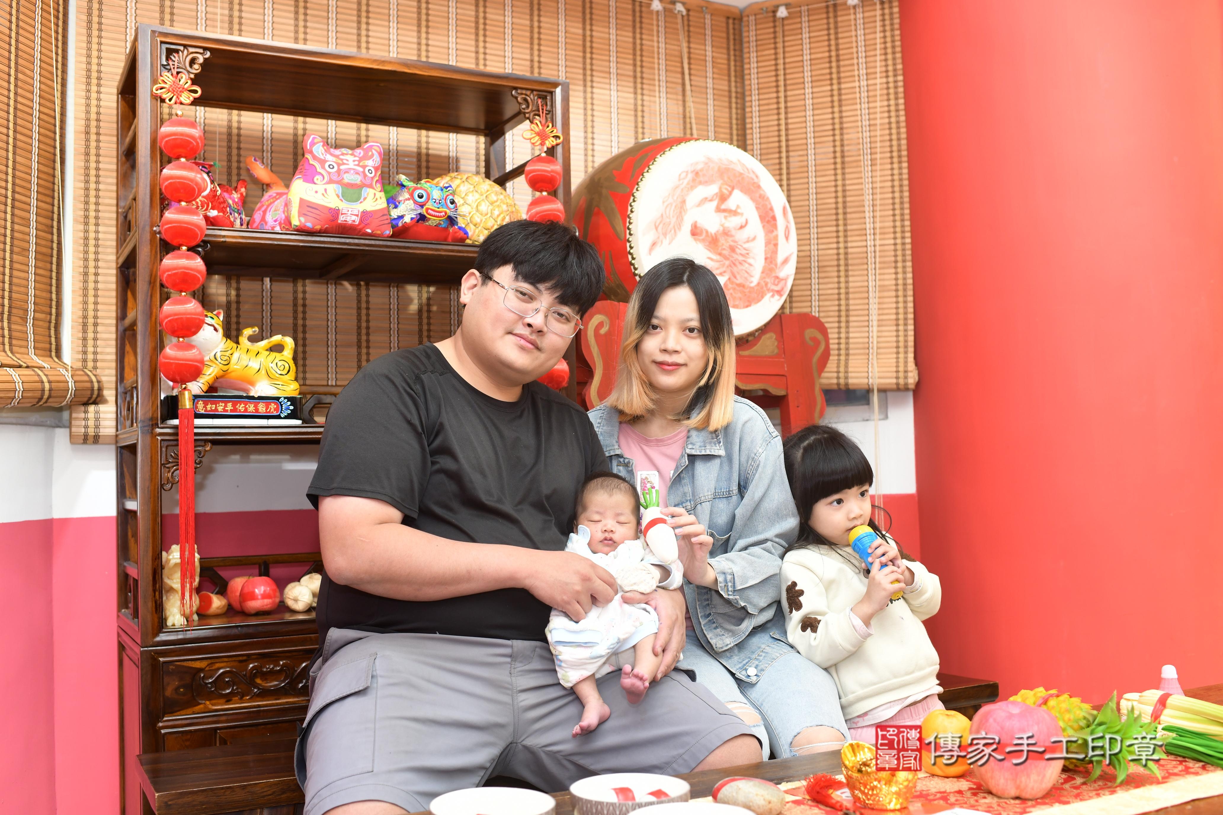 傳家手工印章高雄店、抓周、度脺、中國風會場、傳家嬰兒古禮、吉祥話、抓周道具物品24種、拍照。抓周證書。寶寶抓周、滿周歲、生日快樂、祝福
