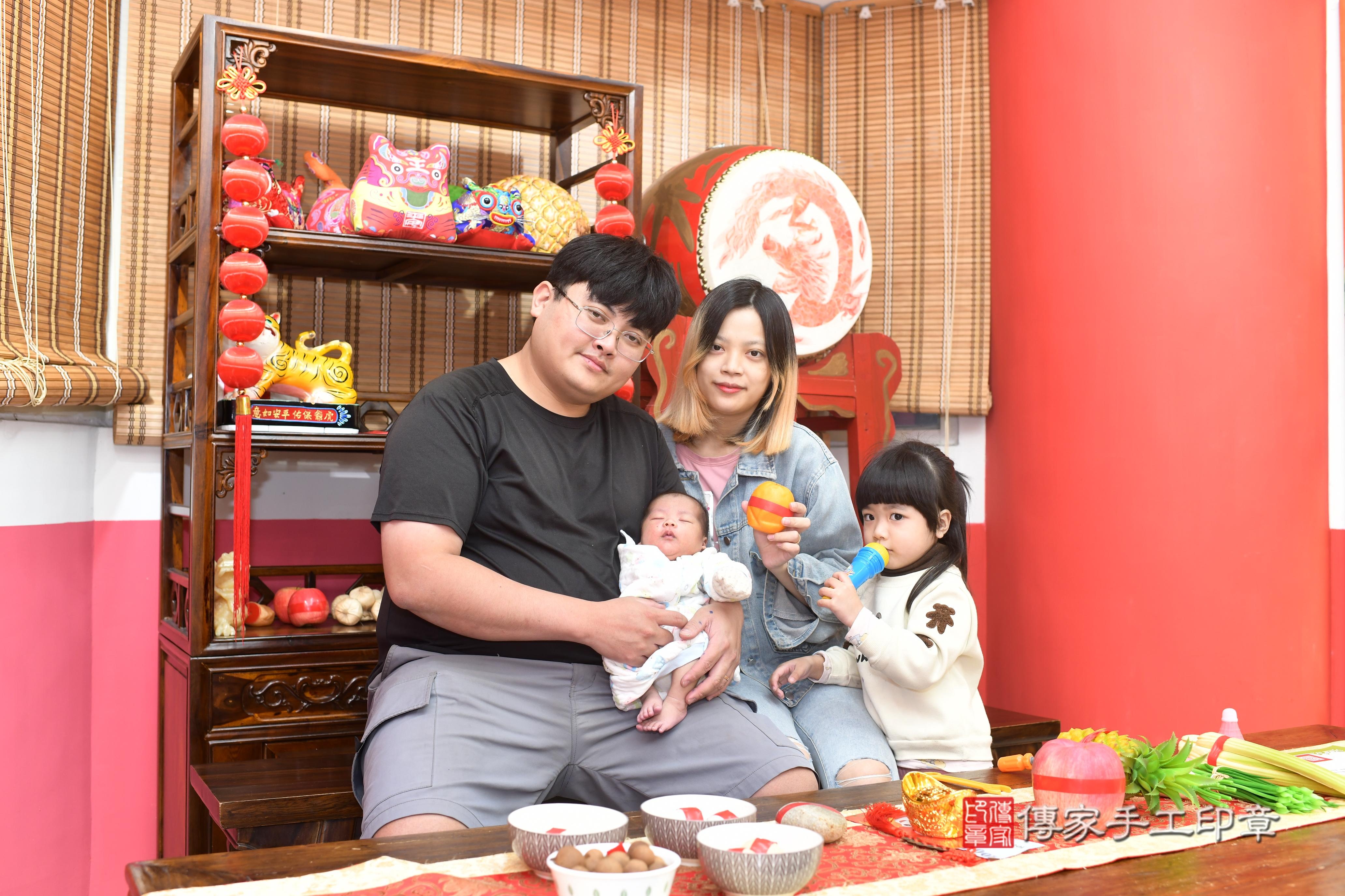 傳家手工印章高雄店、抓周、度脺、中國風會場、傳家嬰兒古禮、吉祥話、抓周道具物品24種、拍照。抓周證書。寶寶抓周、滿周歲、生日快樂、祝福