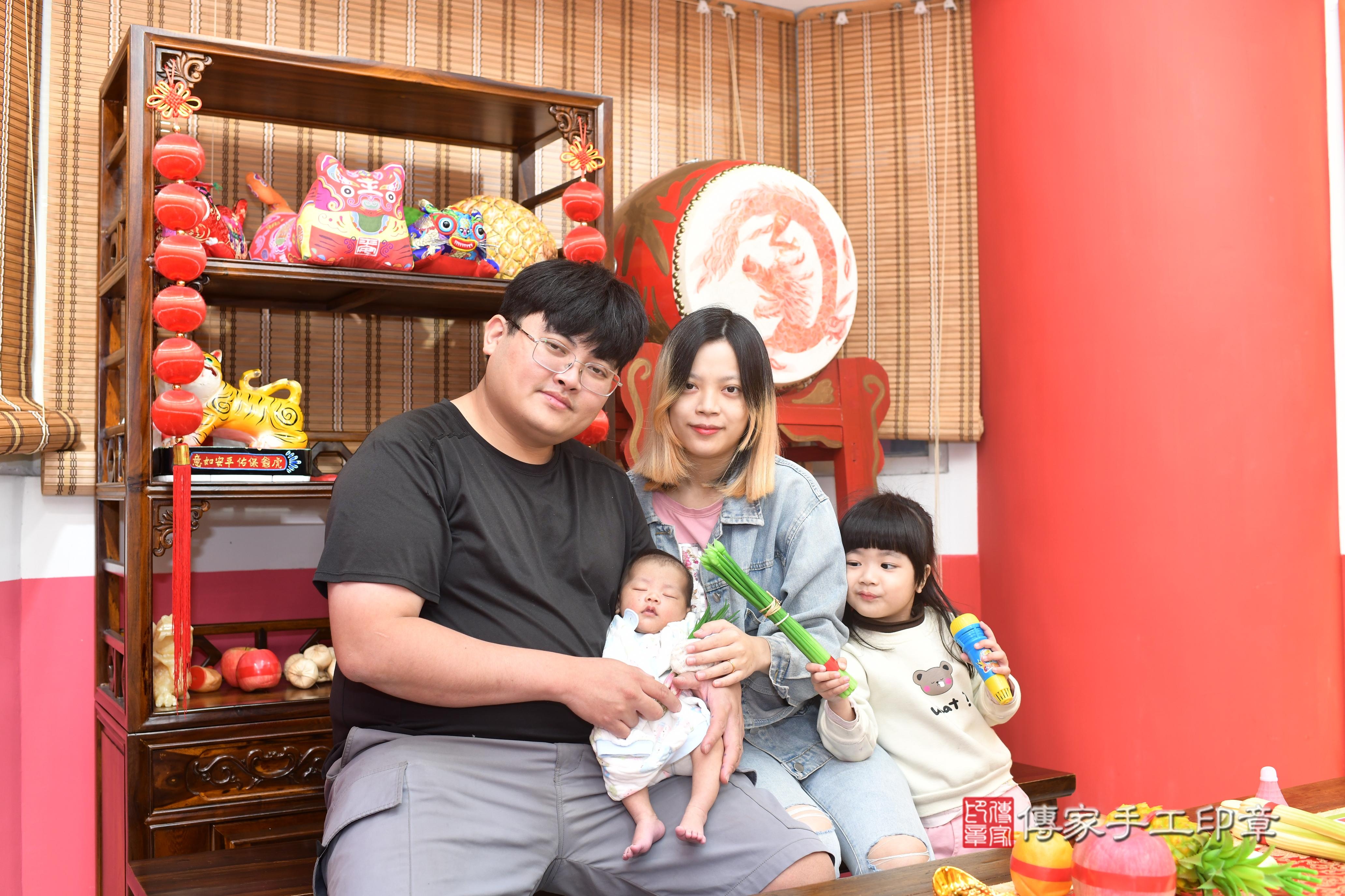 傳家手工印章高雄店、抓周、度脺、中國風會場、傳家嬰兒古禮、吉祥話、抓周道具物品24種、拍照。抓周證書。寶寶抓周、滿周歲、生日快樂、祝福