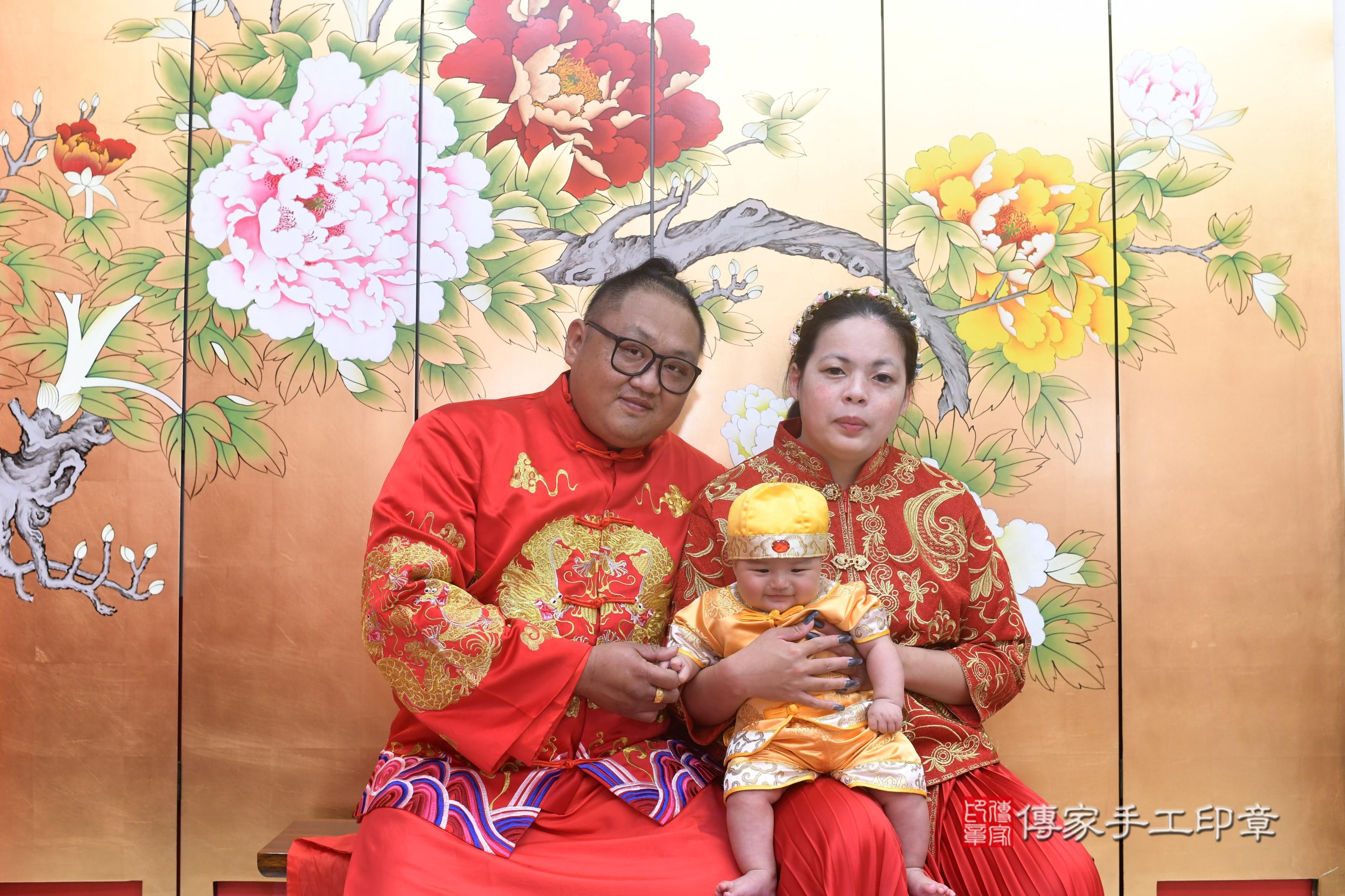傳家手工印章高雄店、抓周、度脺、中國風會場、傳家嬰兒古禮、吉祥話、抓周道具物品24種、拍照。抓周證書。寶寶抓周、滿周歲、生日快樂、祝福