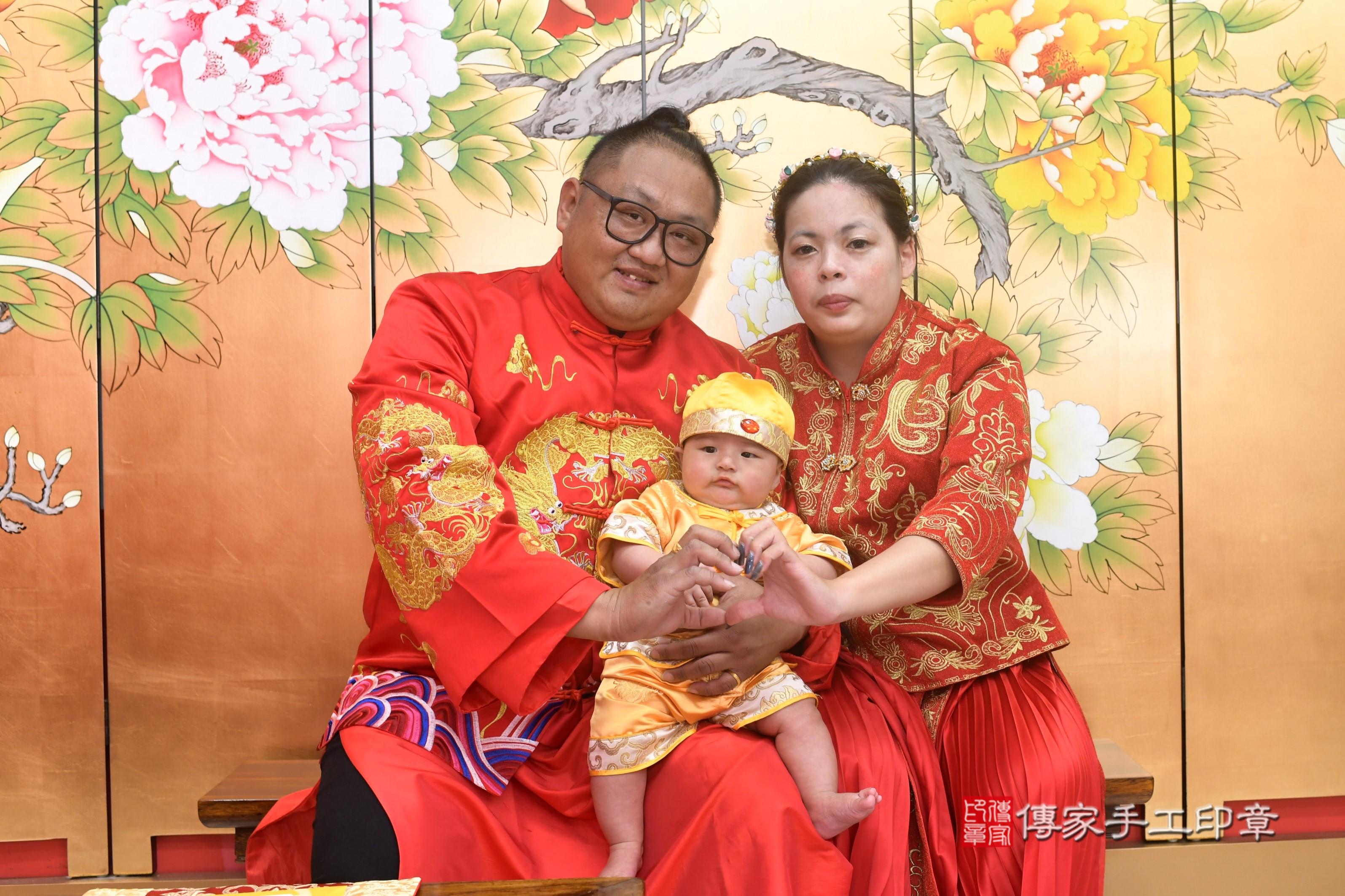 傳家手工印章高雄店、抓周、度脺、中國風會場、傳家嬰兒古禮、吉祥話、抓周道具物品24種、拍照。抓周證書。寶寶抓周、滿周歲、生日快樂、祝福