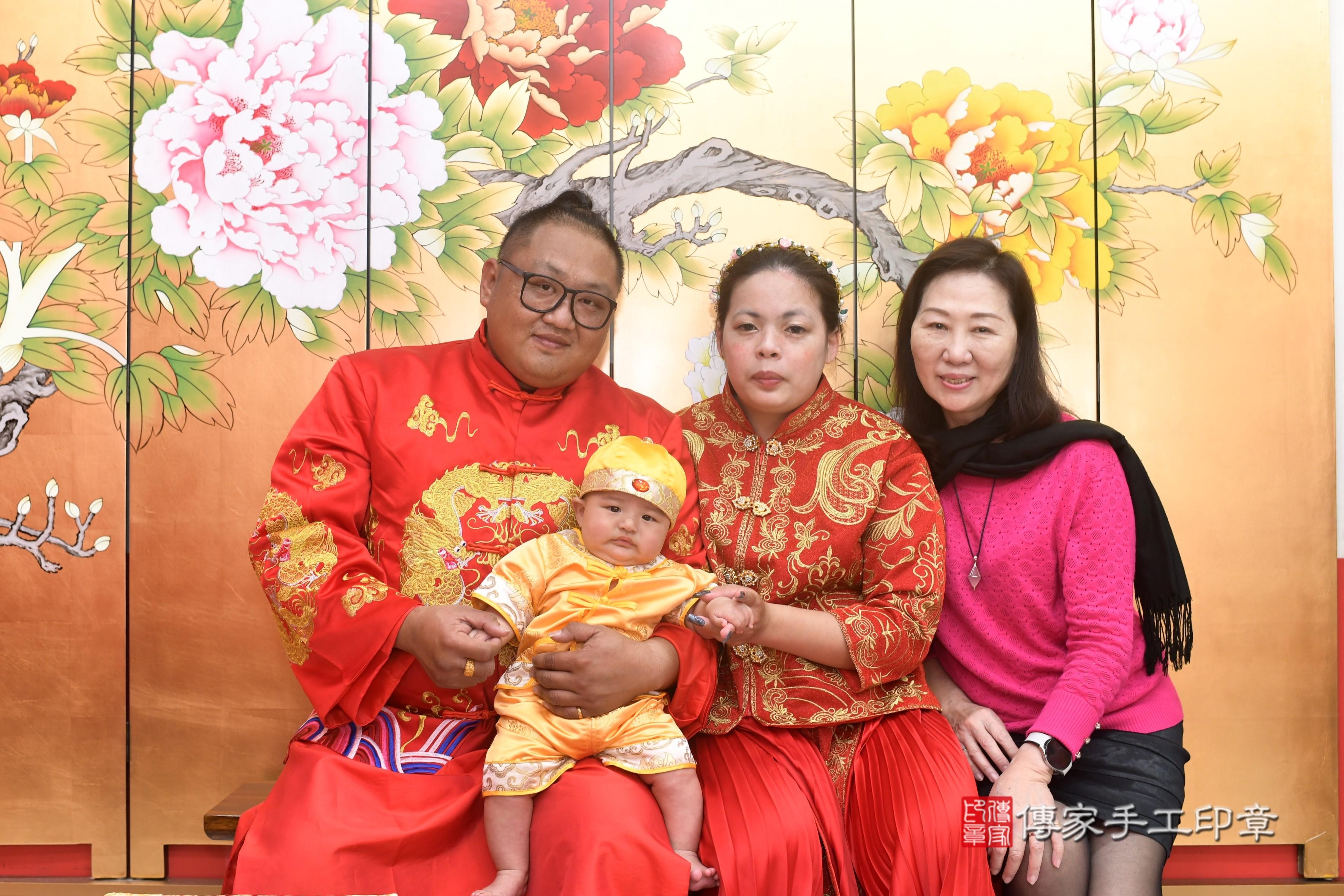 傳家手工印章高雄店、抓周、度脺、中國風會場、傳家嬰兒古禮、吉祥話、抓周道具物品24種、拍照。抓周證書。寶寶抓周、滿周歲、生日快樂、祝福