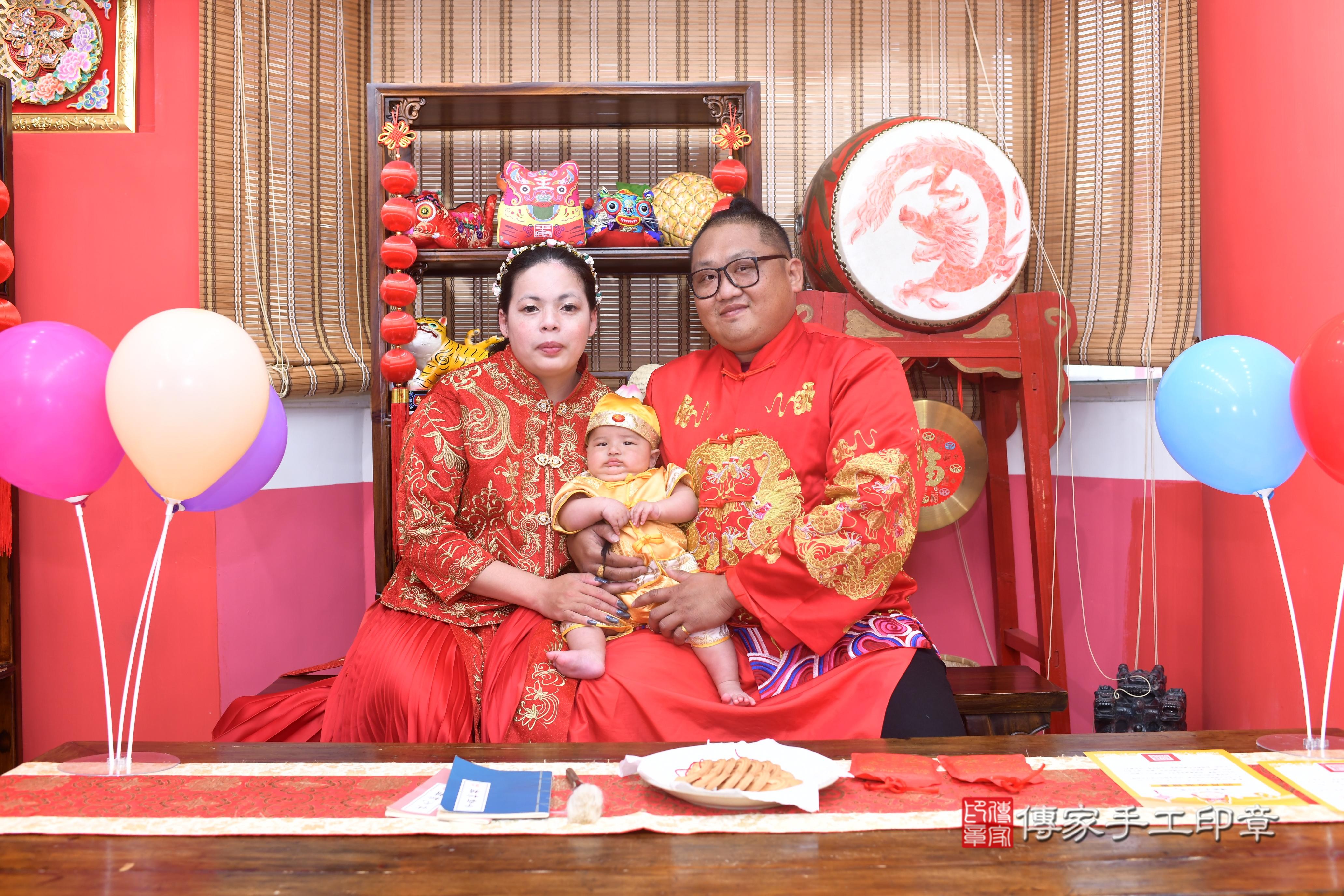 傳家手工印章高雄店、抓周、度脺、中國風會場、傳家嬰兒古禮、吉祥話、抓周道具物品24種、拍照。抓周證書。寶寶抓周、滿周歲、生日快樂、祝福