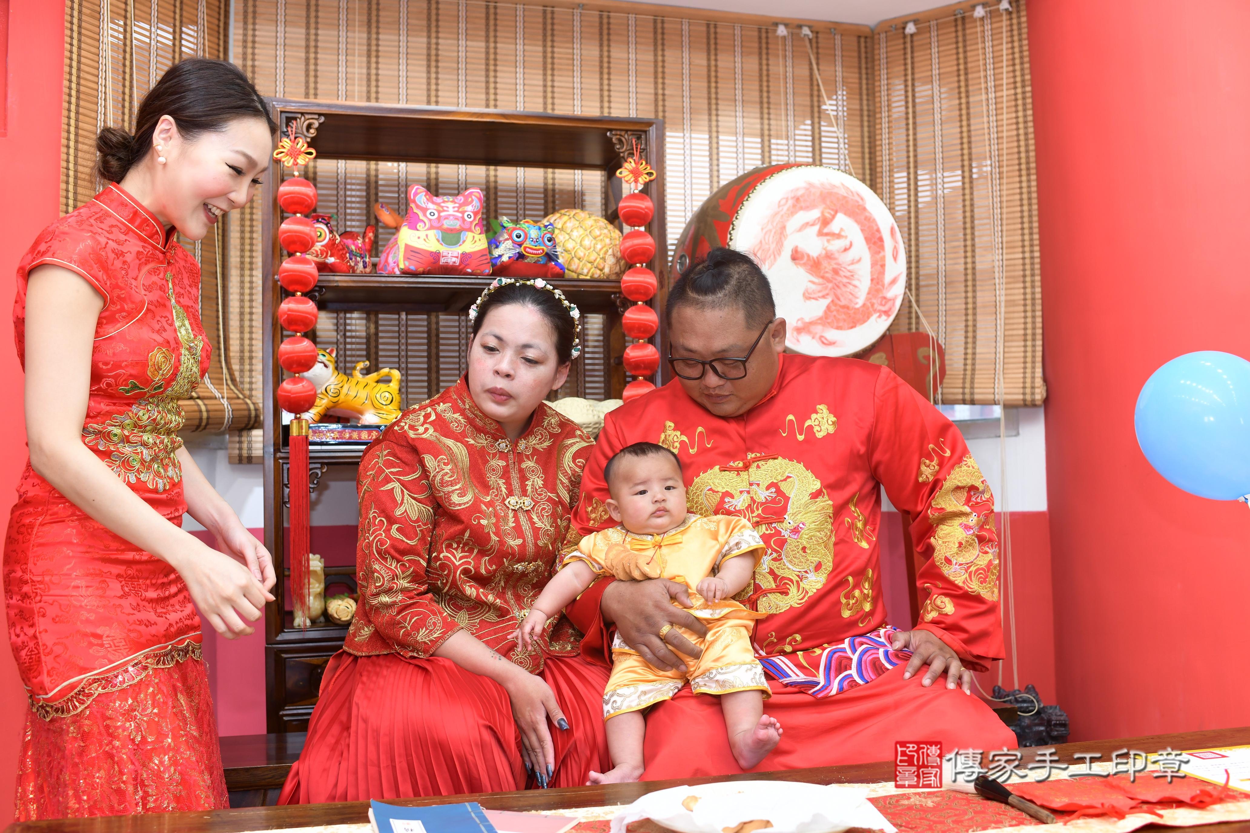傳家手工印章高雄店、抓周、度脺、中國風會場、傳家嬰兒古禮、吉祥話、抓周道具物品24種、拍照。抓周證書。寶寶抓周、滿周歲、生日快樂、祝福