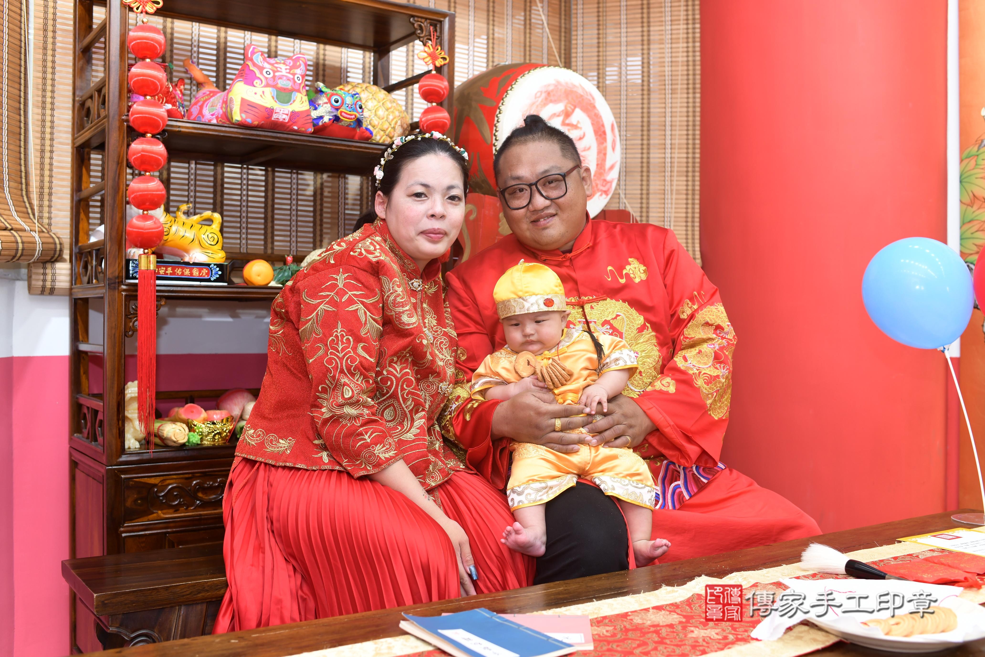 傳家手工印章高雄店、抓周、度脺、中國風會場、傳家嬰兒古禮、吉祥話、抓周道具物品24種、拍照。抓周證書。寶寶抓周、滿周歲、生日快樂、祝福
