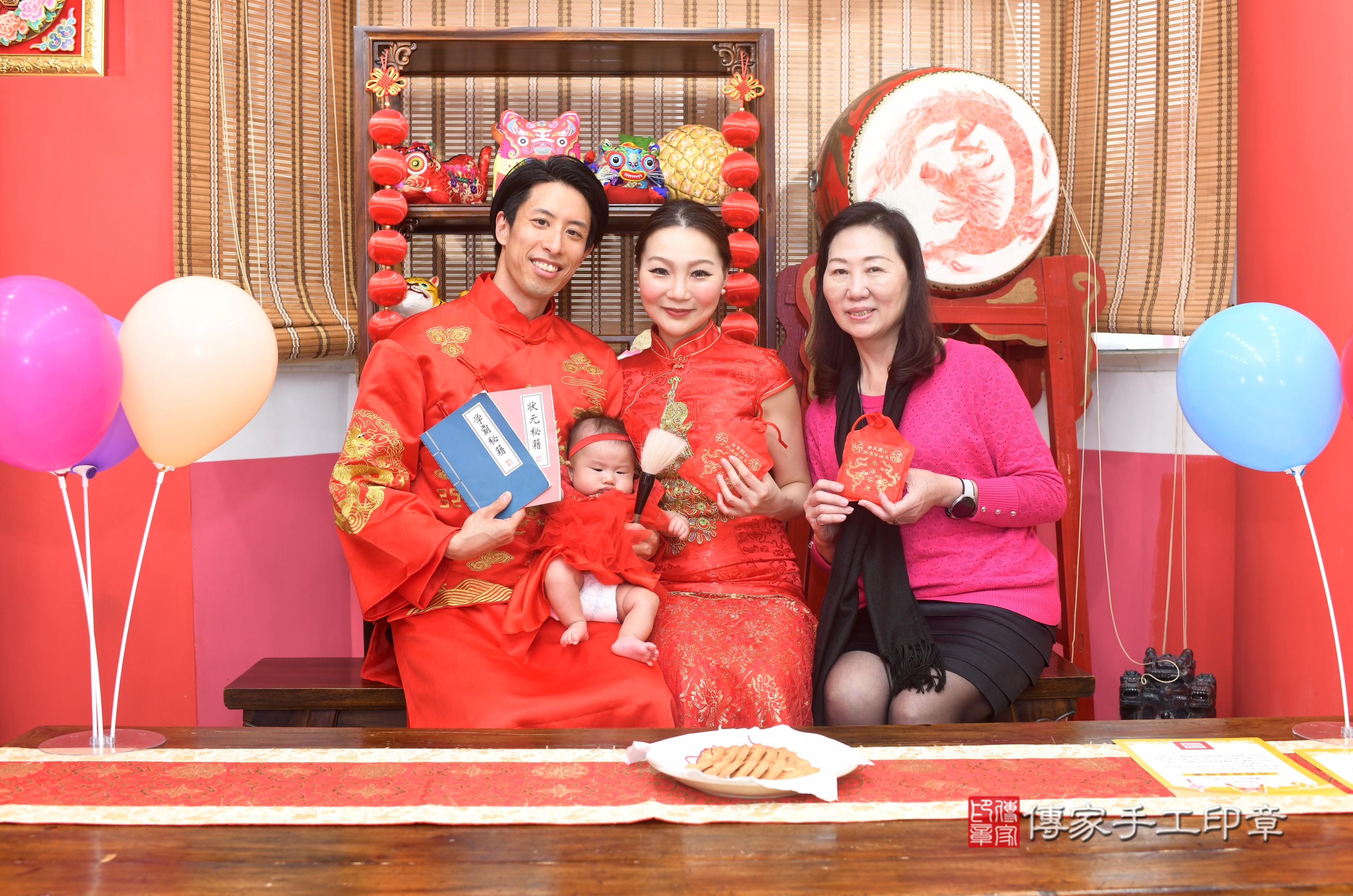 傳家手工印章高雄店、抓周、度脺、中國風會場、傳家嬰兒古禮、吉祥話、抓周道具物品24種、拍照。抓周證書。寶寶抓周、滿周歲、生日快樂、祝福