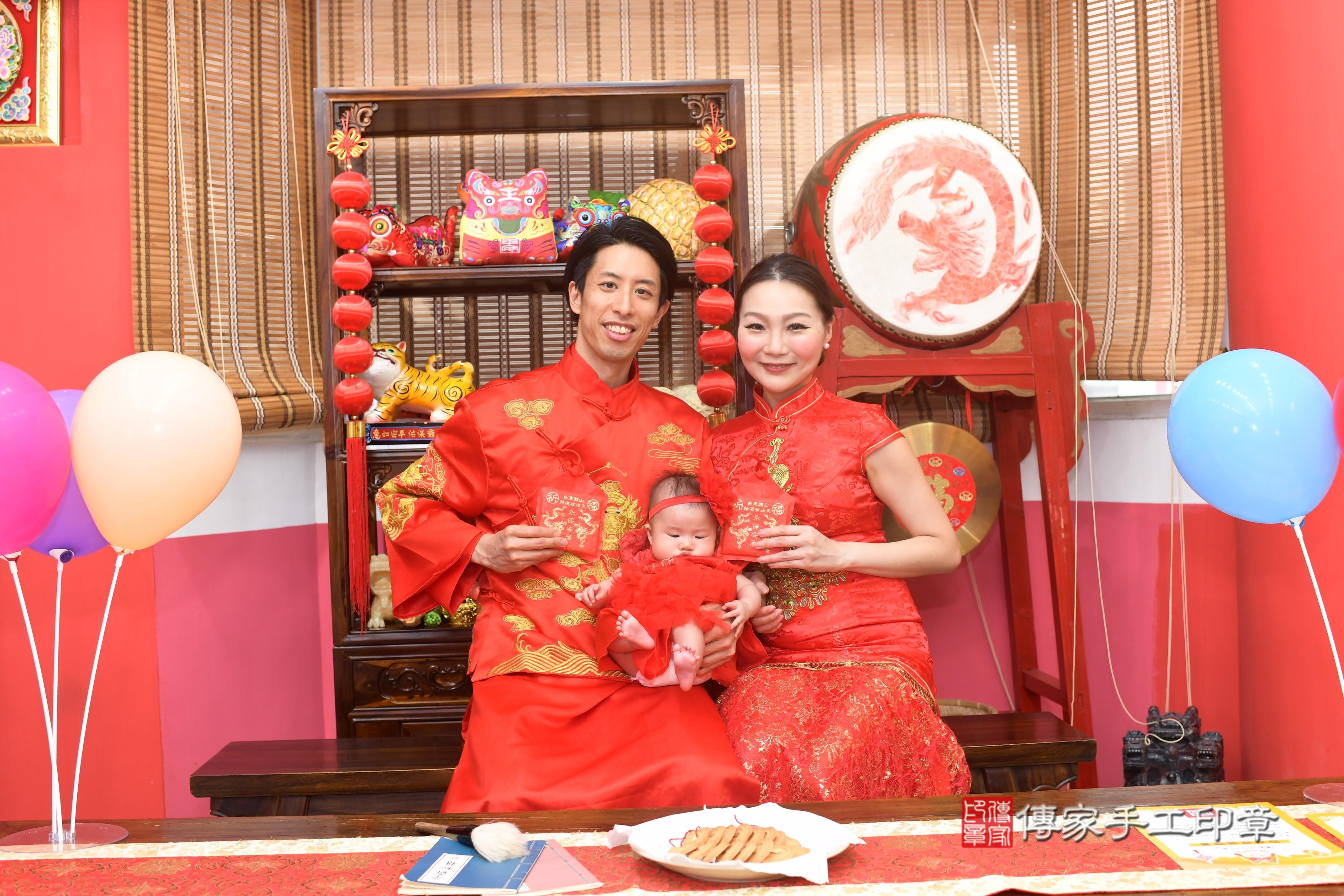 傳家手工印章高雄店、抓周、度脺、中國風會場、傳家嬰兒古禮、吉祥話、抓周道具物品24種、拍照。抓周證書。寶寶抓周、滿周歲、生日快樂、祝福