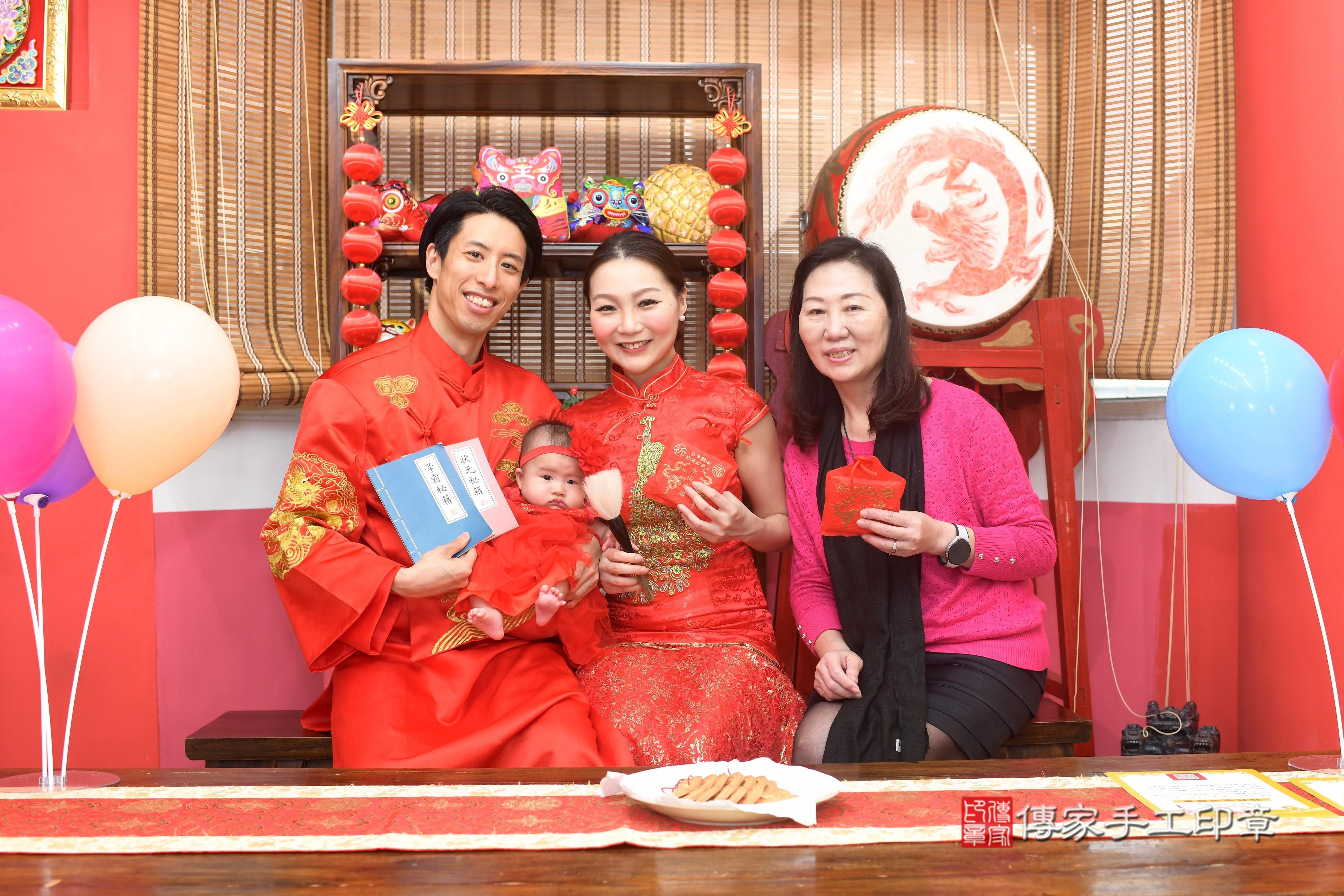 傳家手工印章高雄店、抓周、度脺、中國風會場、傳家嬰兒古禮、吉祥話、抓周道具物品24種、拍照。抓周證書。寶寶抓周、滿周歲、生日快樂、祝福