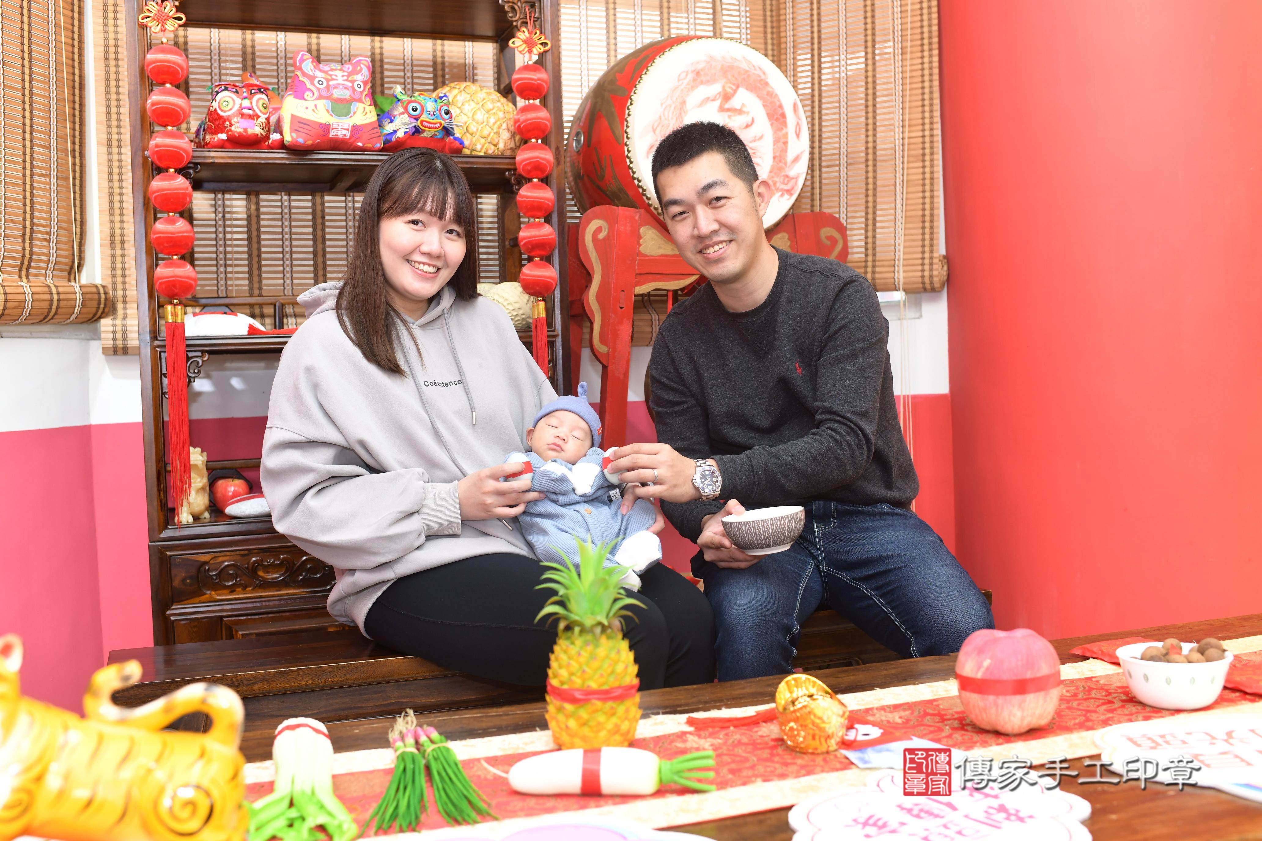 傳家手工印章台南店、抓周、度脺、中國風會場、傳家嬰兒古禮、吉祥話、抓周道具物品24種、拍照。抓周證書。寶寶抓周、滿周歲、生日快樂、祝福
