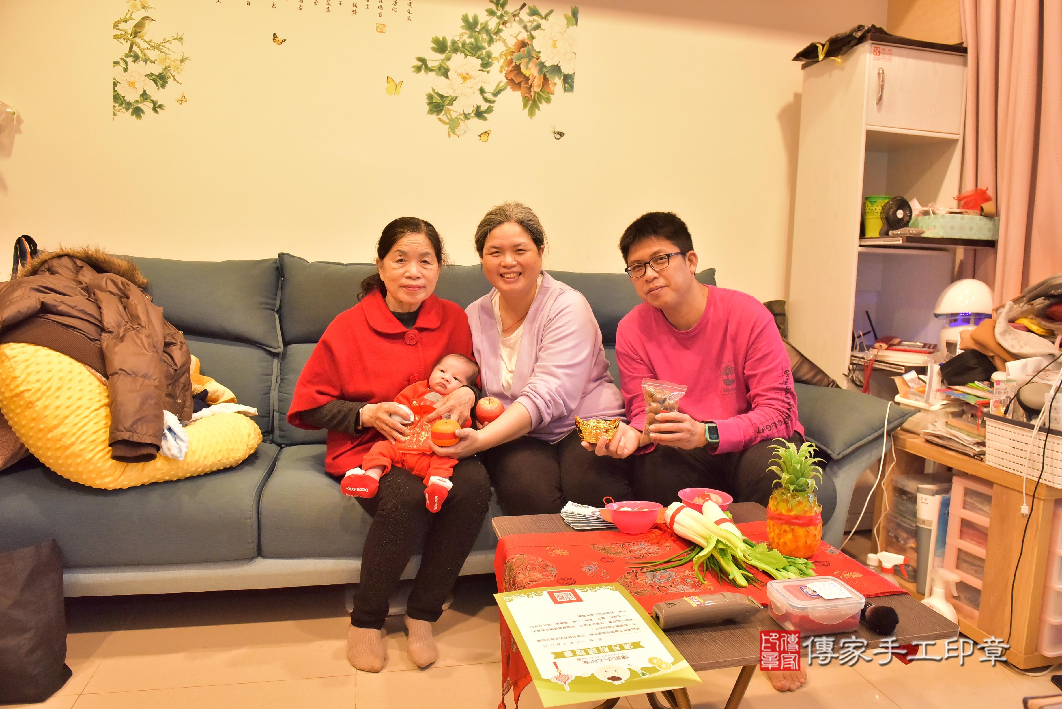 傳家手工印章高雄店、抓周、度脺、中國風會場、傳家嬰兒古禮、吉祥話、抓周道具物品24種、拍照。抓周證書。寶寶抓周、滿周歲、生日快樂、祝福
