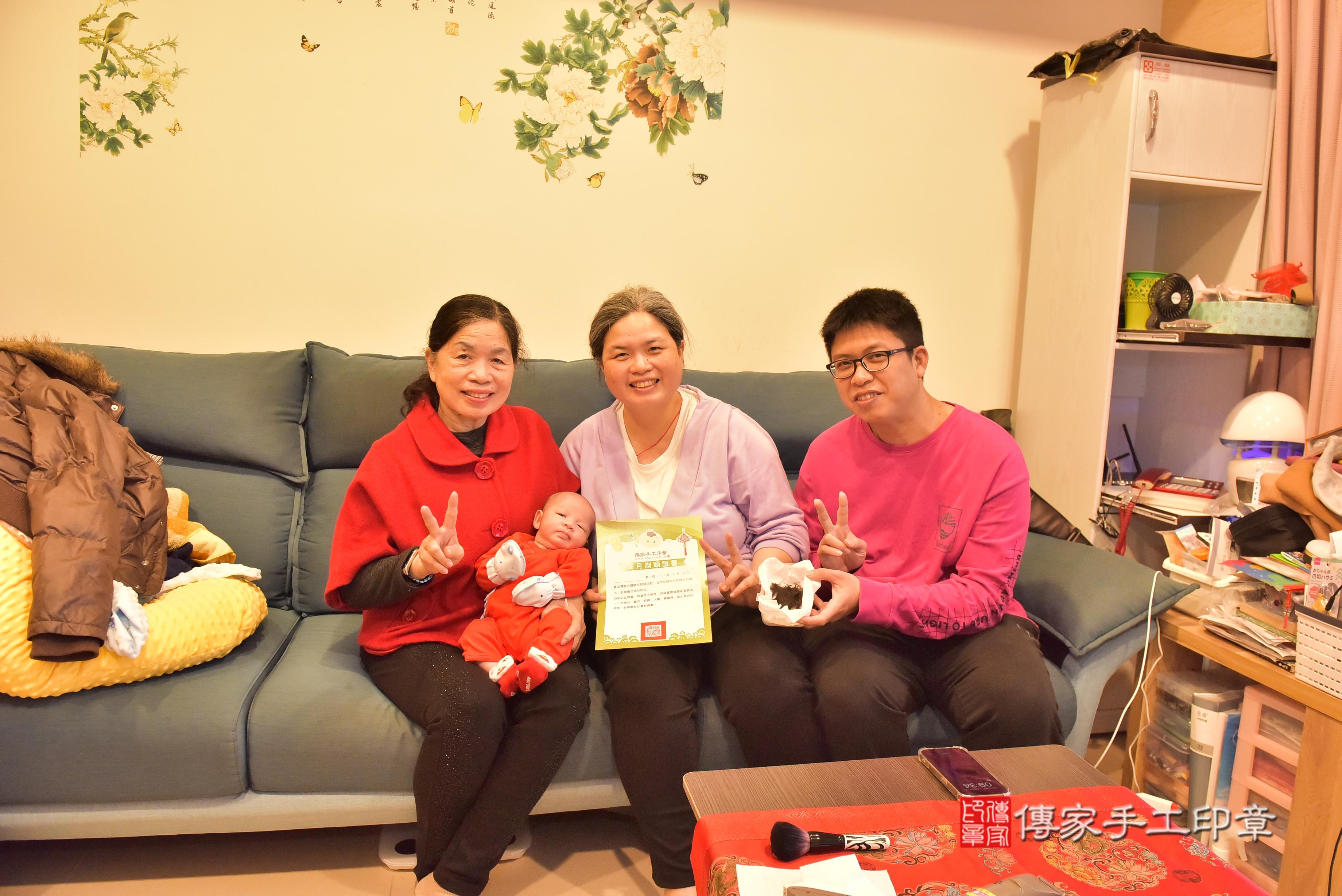 傳家手工印章高雄店、抓周、度脺、中國風會場、傳家嬰兒古禮、吉祥話、抓周道具物品24種、拍照。抓周證書。寶寶抓周、滿周歲、生日快樂、祝福
