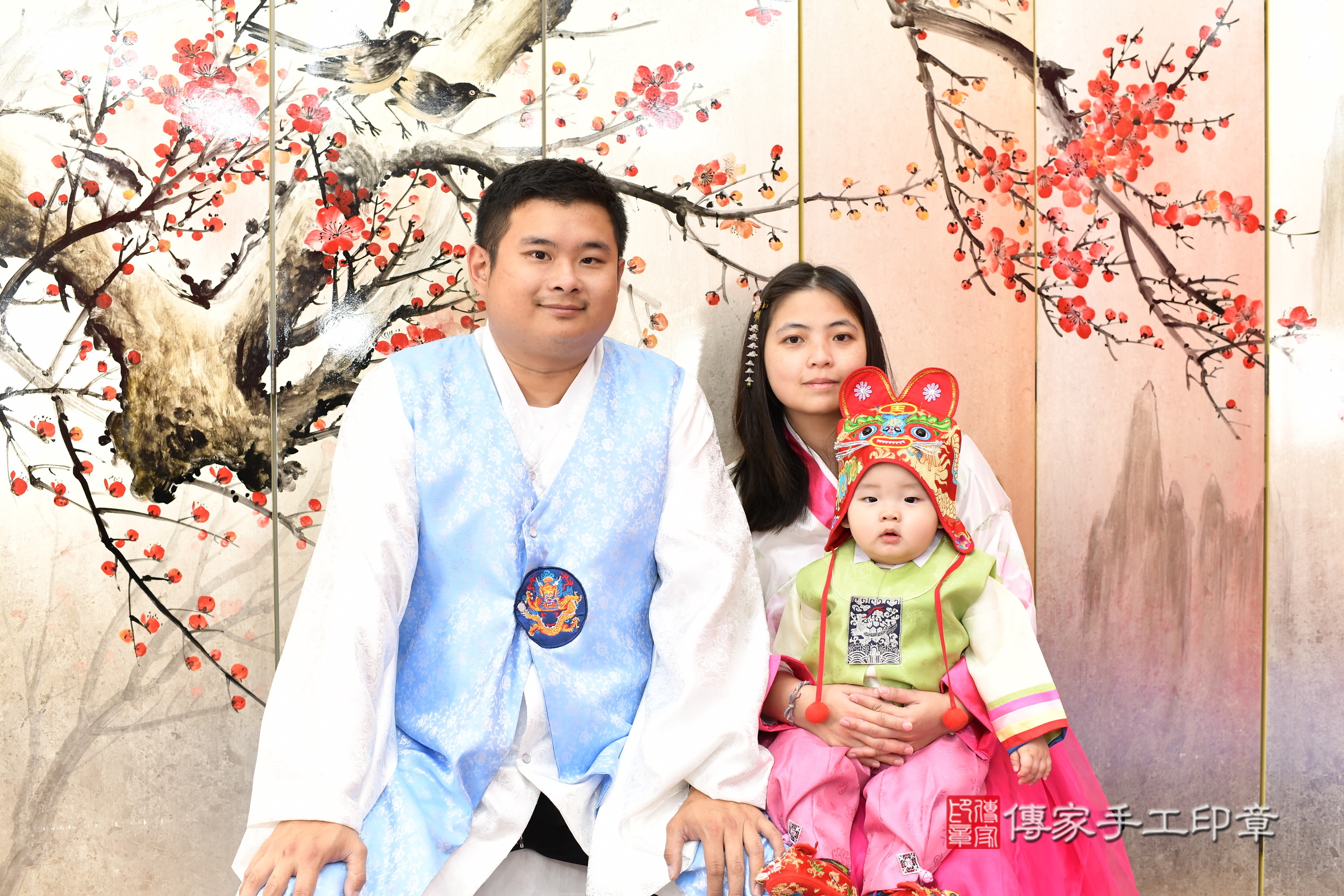 新北市永和區小勛寶寶抓周推薦：傳家新北店抓周度脺中國風會場，嬰兒古禮抓周流程儀式吉祥話、抓周道具物品24種、拍照。抓周證書。2025.2.9，照片13