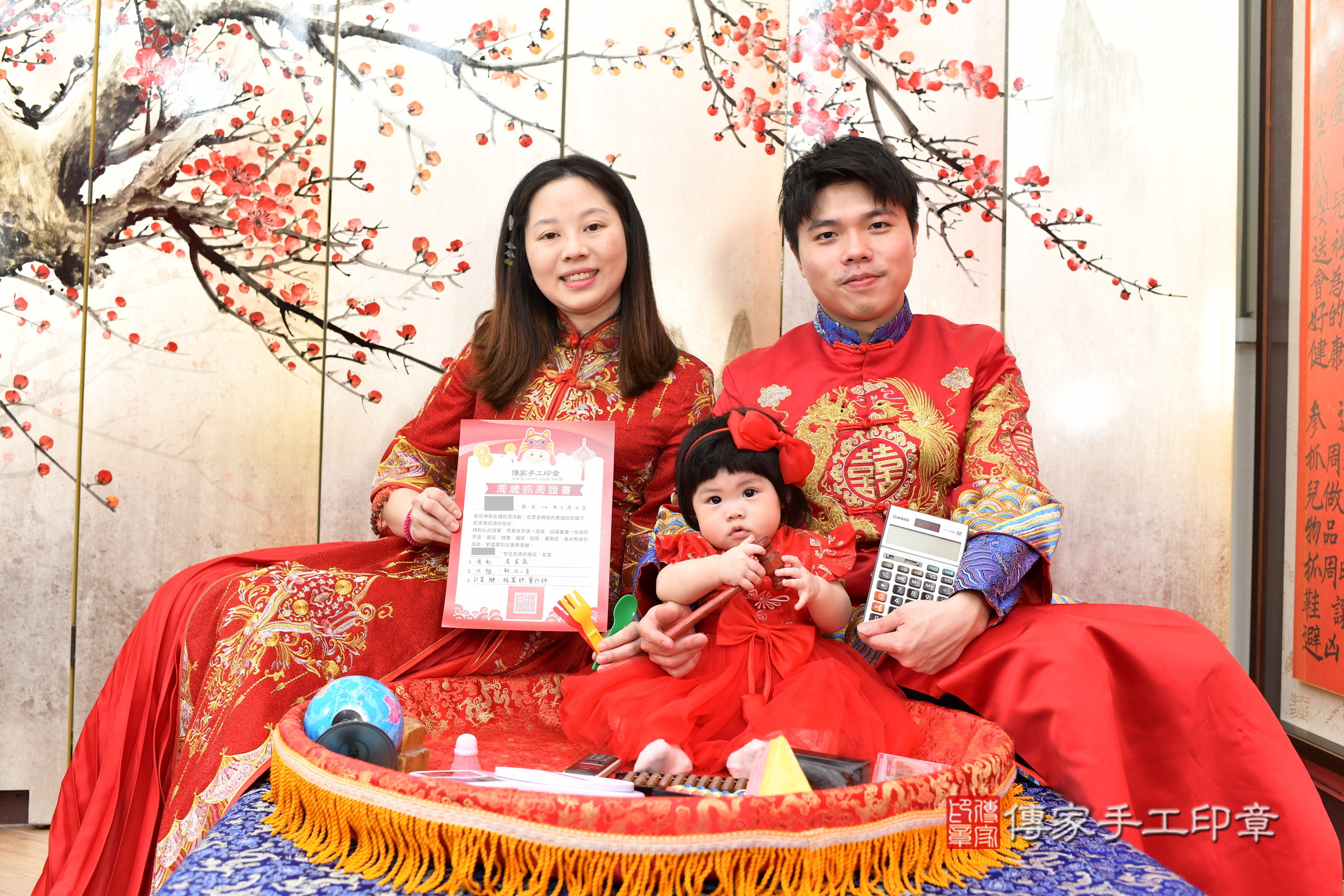 新北市永和區小瑀寶寶抓周推薦：傳家新北店抓周度脺中國風會場，嬰兒古禮抓周流程儀式吉祥話、抓周道具物品24種、拍照。抓周證書。2025.2.13，照片12