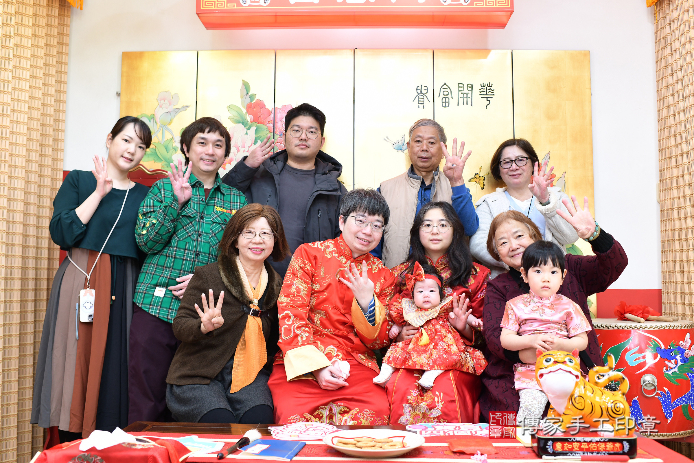台北市大同區小杏寶寶收涎推薦：傳家台北店收涎中國風會場，嬰兒古禮收涎收口水流程儀式、收涎吉祥話、收涎餅乾、收涎拍照。收涎證書。2025.2.12，照片17