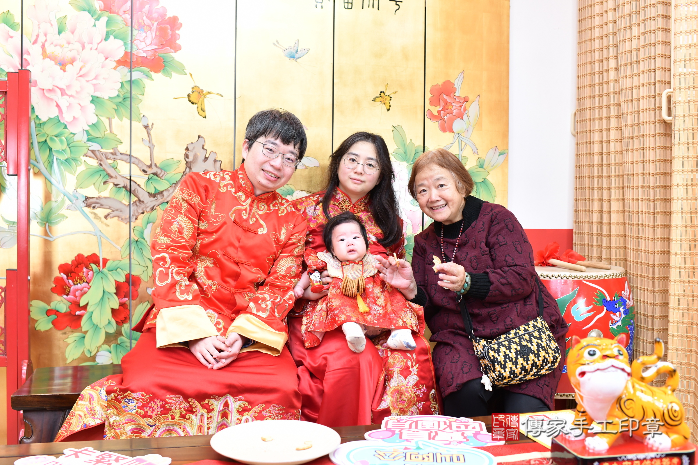 台北市大同區小杏寶寶收涎推薦：傳家台北店收涎中國風會場，嬰兒古禮收涎收口水流程儀式、收涎吉祥話、收涎餅乾、收涎拍照。收涎證書。2025.2.12，照片11