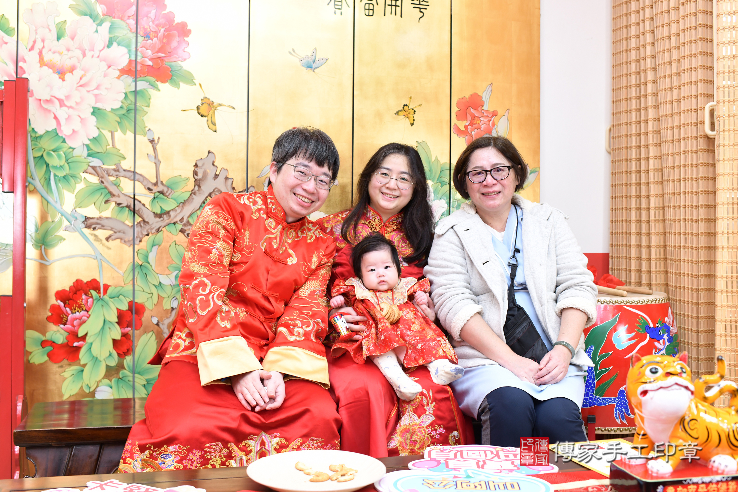 台北市大同區小杏寶寶收涎推薦：傳家台北店收涎中國風會場，嬰兒古禮收涎收口水流程儀式、收涎吉祥話、收涎餅乾、收涎拍照。收涎證書。2025.2.12，照片12