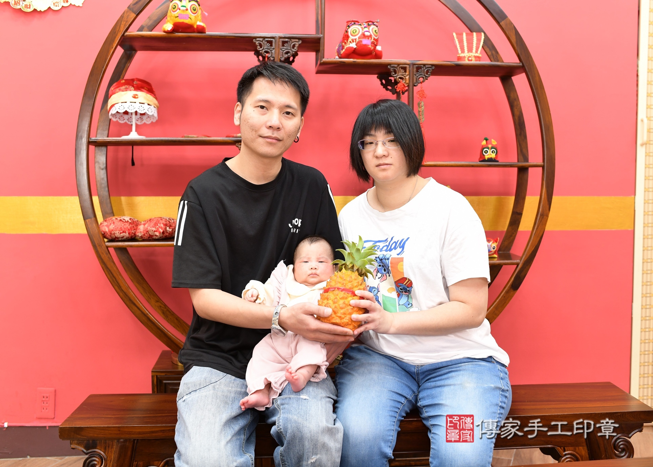 萱萱寶寶(新北市永和區嬰兒寶寶滿月剃頭理髮、嬰兒剃胎毛儀式吉祥話)。中國風會場，爸媽寶貝穿「日中韓」古裝禮服。專業拍照、證書。★購買「臍帶章、肚臍章、胎毛筆刷印章」贈送：剃頭、收涎、抓周，三選一。2025.2.15，照片8