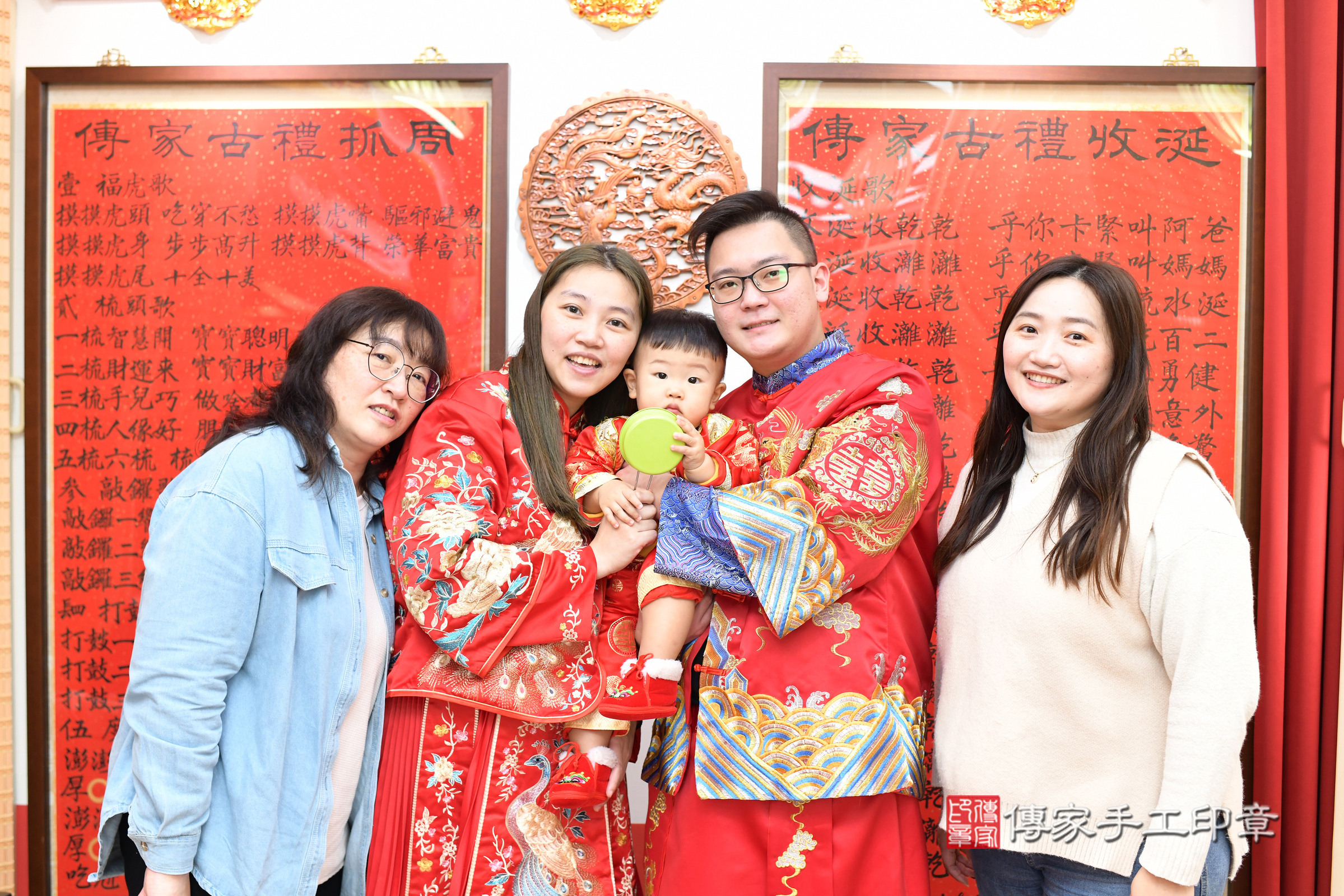台北市大同區小緒寶寶抓周推薦：傳家台北店抓周度脺中國風會場，嬰兒古禮抓周流程儀式吉祥話、抓周道具物品24種、拍照。抓周證書。2025.2.15，照片17