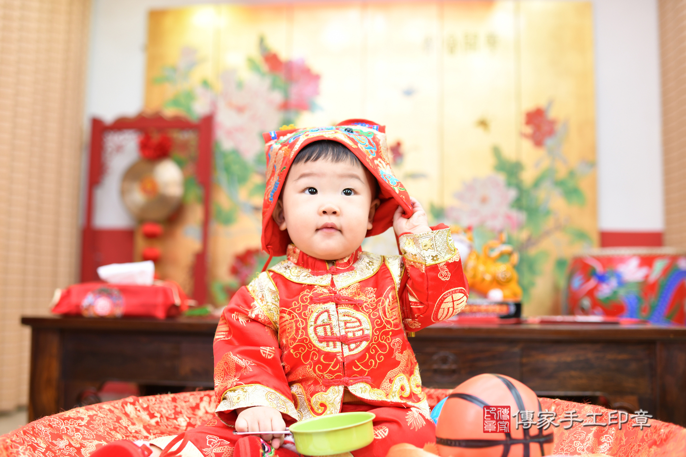 台北市大同區小緒寶寶抓周推薦：傳家台北店抓周度脺中國風會場，嬰兒古禮抓周流程儀式吉祥話、抓周道具物品24種、拍照。抓周證書。2025.2.15，照片4