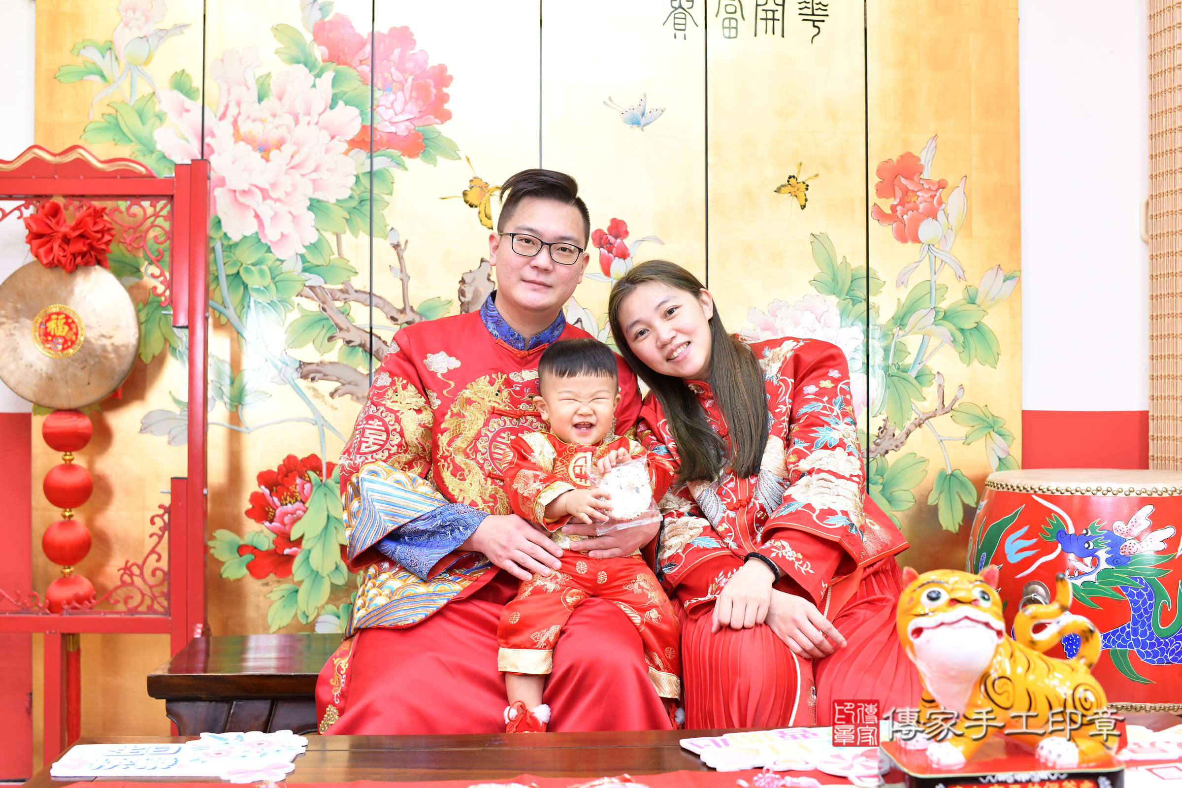 台北市大同區小緒寶寶抓周推薦：傳家台北店抓周度脺中國風會場，嬰兒古禮抓周流程儀式吉祥話、抓周道具物品24種、拍照。抓周證書。2025.2.15，照片13