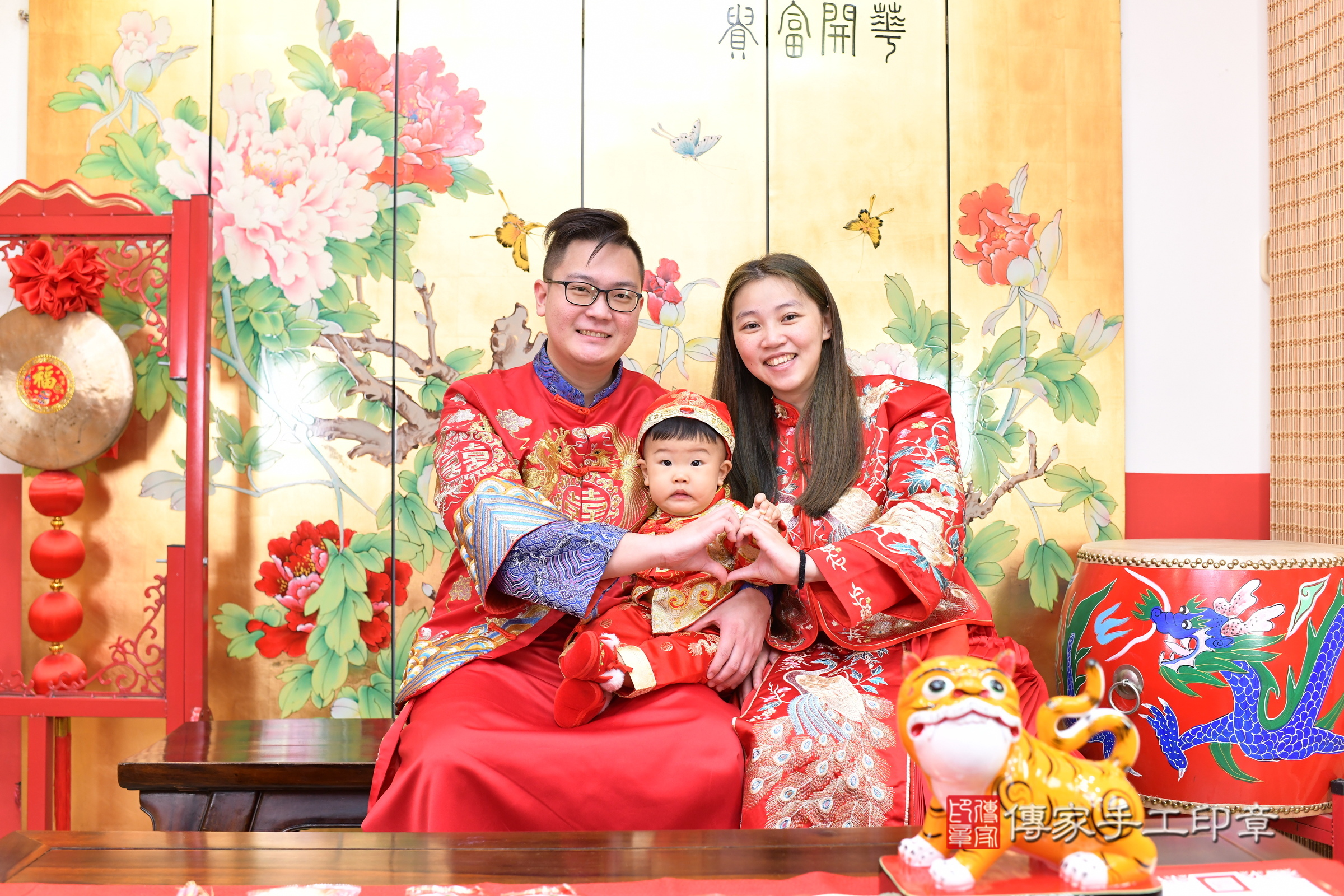 台北市大同區小緒寶寶抓周推薦：傳家台北店抓周度脺中國風會場，嬰兒古禮抓周流程儀式吉祥話、抓周道具物品24種、拍照。抓周證書。2025.2.15，照片2
