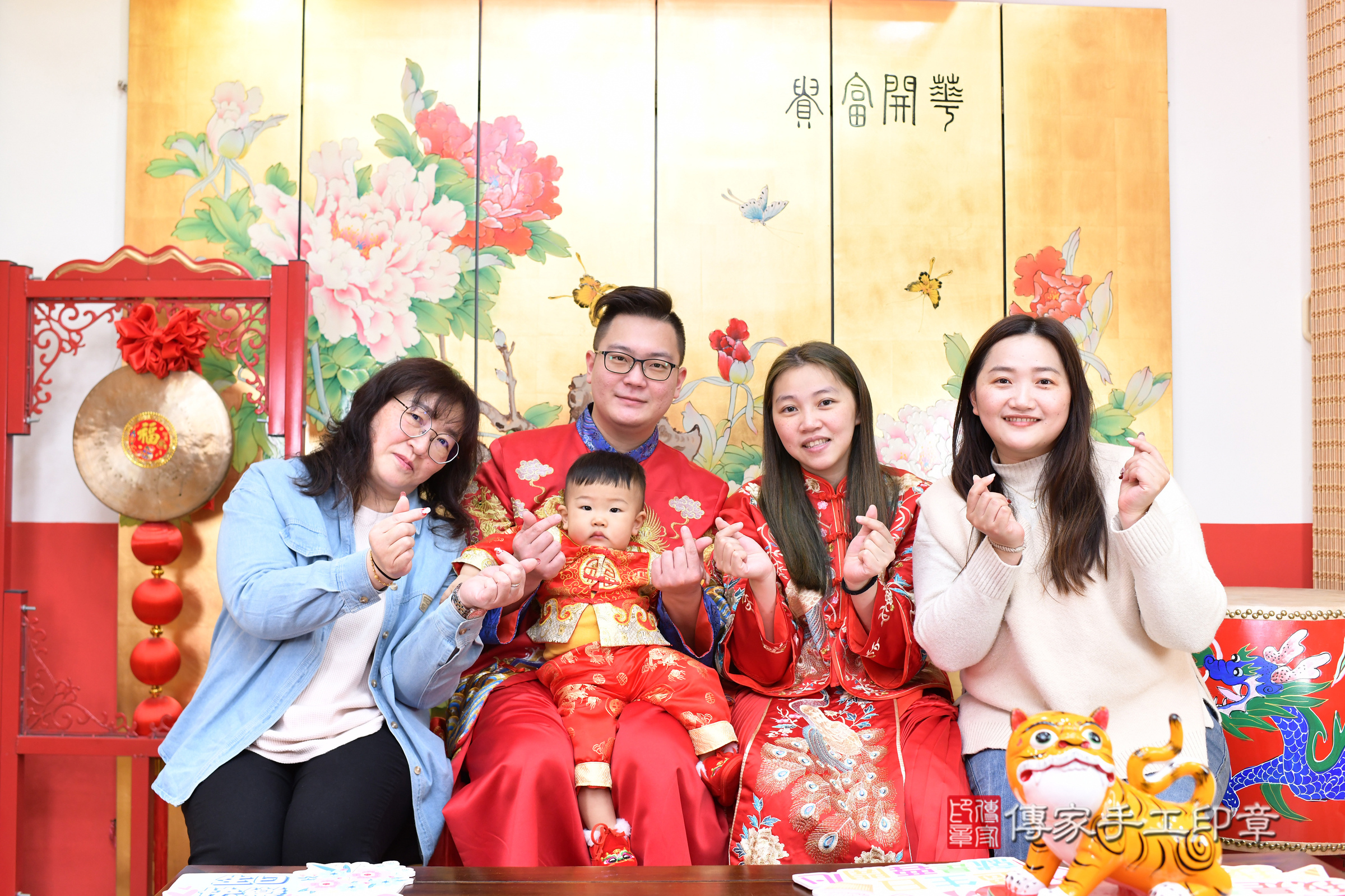 台北市大同區小緒寶寶抓周推薦：傳家台北店抓周度脺中國風會場，嬰兒古禮抓周流程儀式吉祥話、抓周道具物品24種、拍照。抓周證書。2025.2.15，照片3