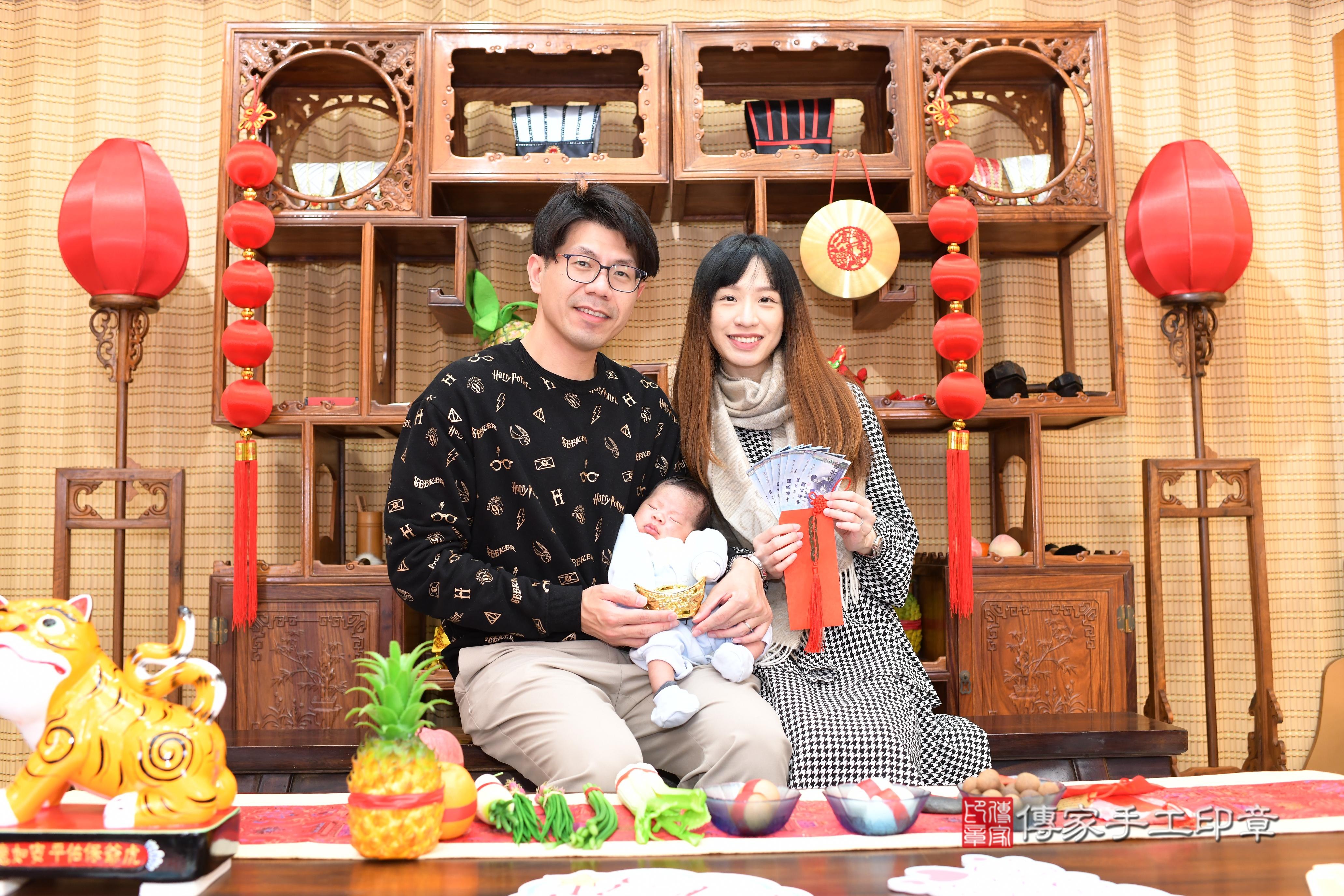 傳家手工印章台南店、抓周、度脺、中國風會場、傳家嬰兒古禮、吉祥話、抓周道具物品24種、拍照。抓周證書。寶寶抓周、滿周歲、生日快樂、祝福