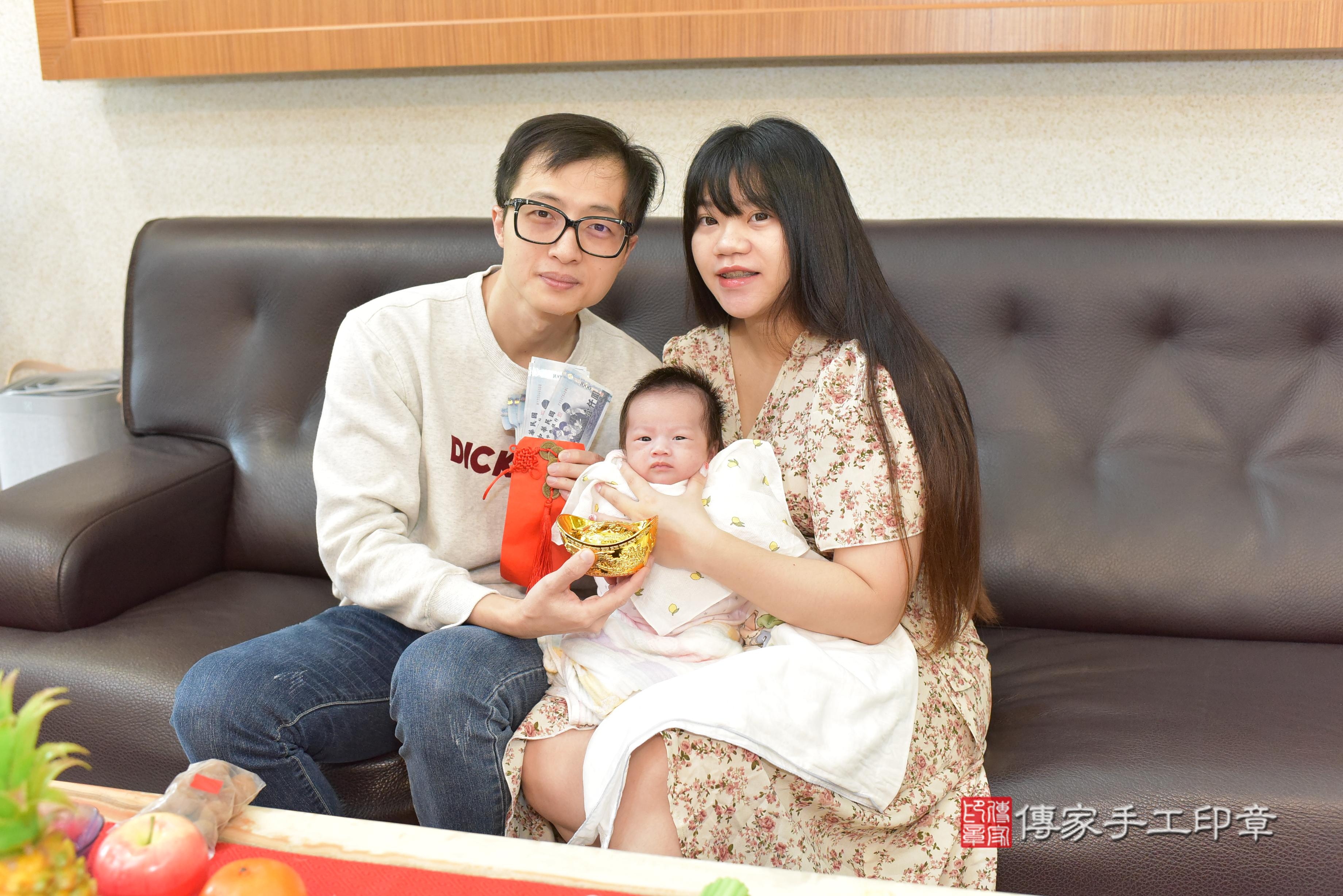 傳家手工印章台南店、抓周、度脺、中國風會場、傳家嬰兒古禮、吉祥話、抓周道具物品24種、拍照。抓周證書。寶寶抓周、滿周歲、生日快樂、祝福