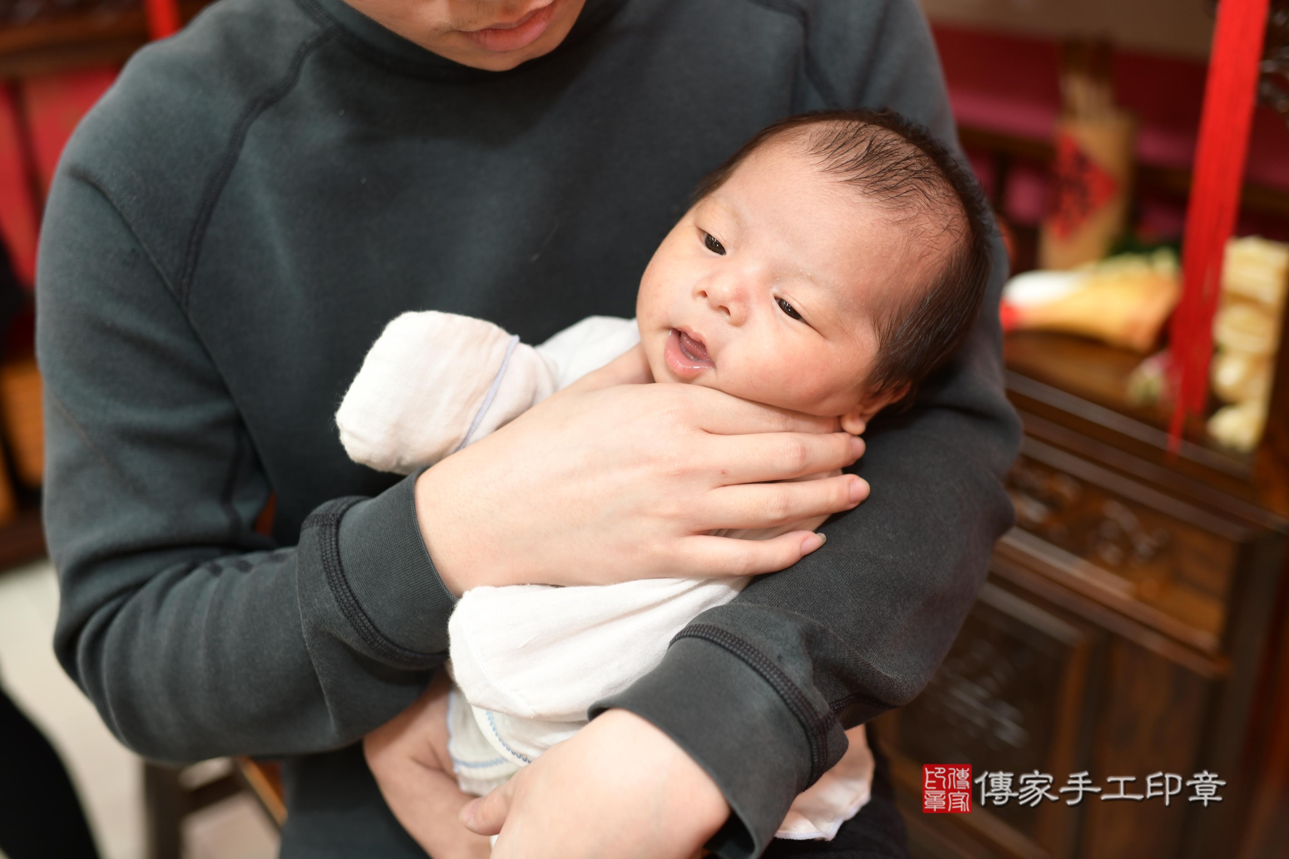 傳家手工印章高雄店、抓周、度脺、中國風會場、傳家嬰兒古禮、吉祥話、抓周道具物品24種、拍照。抓周證書。寶寶抓周、滿周歲、生日快樂、祝福