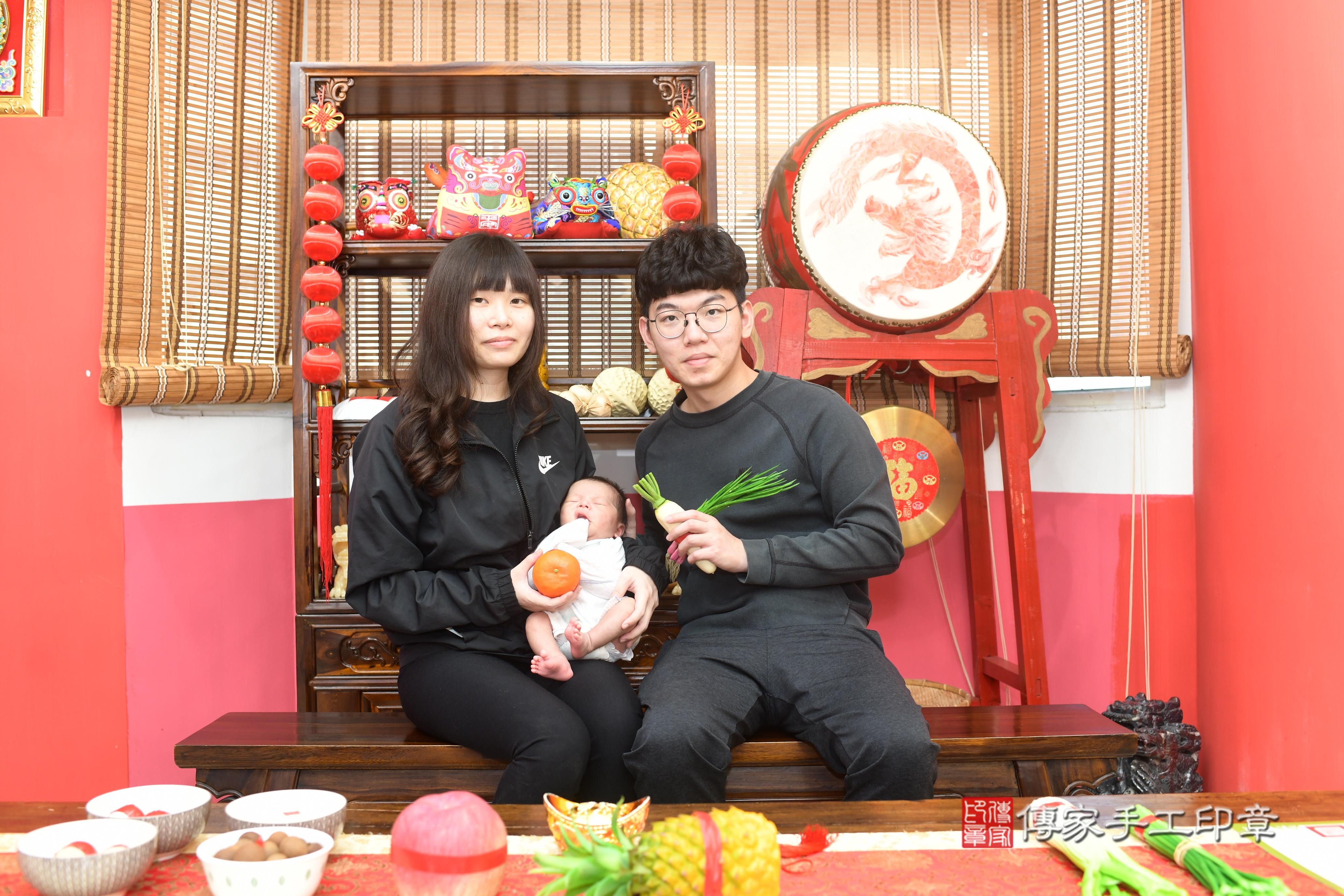 傳家手工印章高雄店、抓周、度脺、中國風會場、傳家嬰兒古禮、吉祥話、抓周道具物品24種、拍照。抓周證書。寶寶抓周、滿周歲、生日快樂、祝福