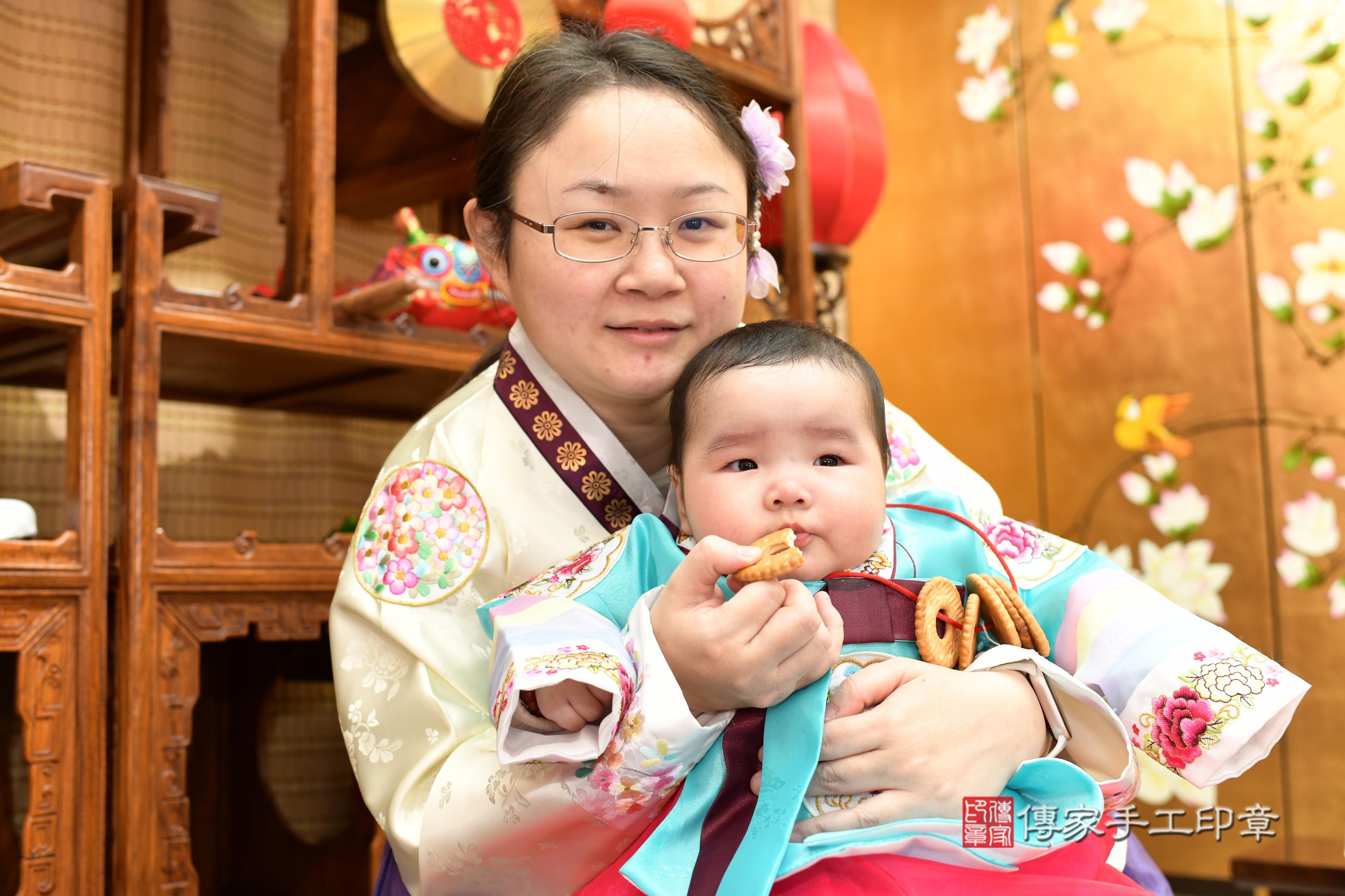 傳家手工印章台南店、抓周、度脺、中國風會場、傳家嬰兒古禮、吉祥話、抓周道具物品24種、拍照。抓周證書。寶寶抓周、滿周歲、生日快樂、祝福