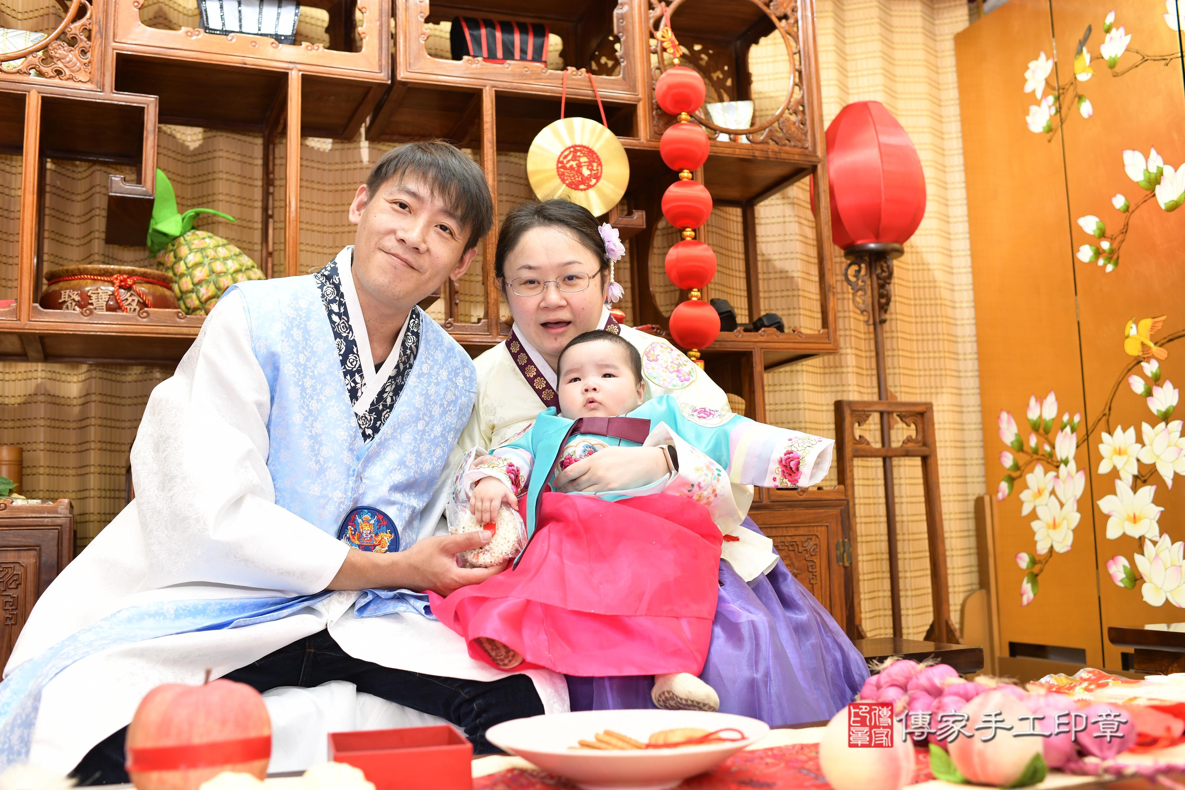 傳家手工印章台南店、抓周、度脺、中國風會場、傳家嬰兒古禮、吉祥話、抓周道具物品24種、拍照。抓周證書。寶寶抓周、滿周歲、生日快樂、祝福