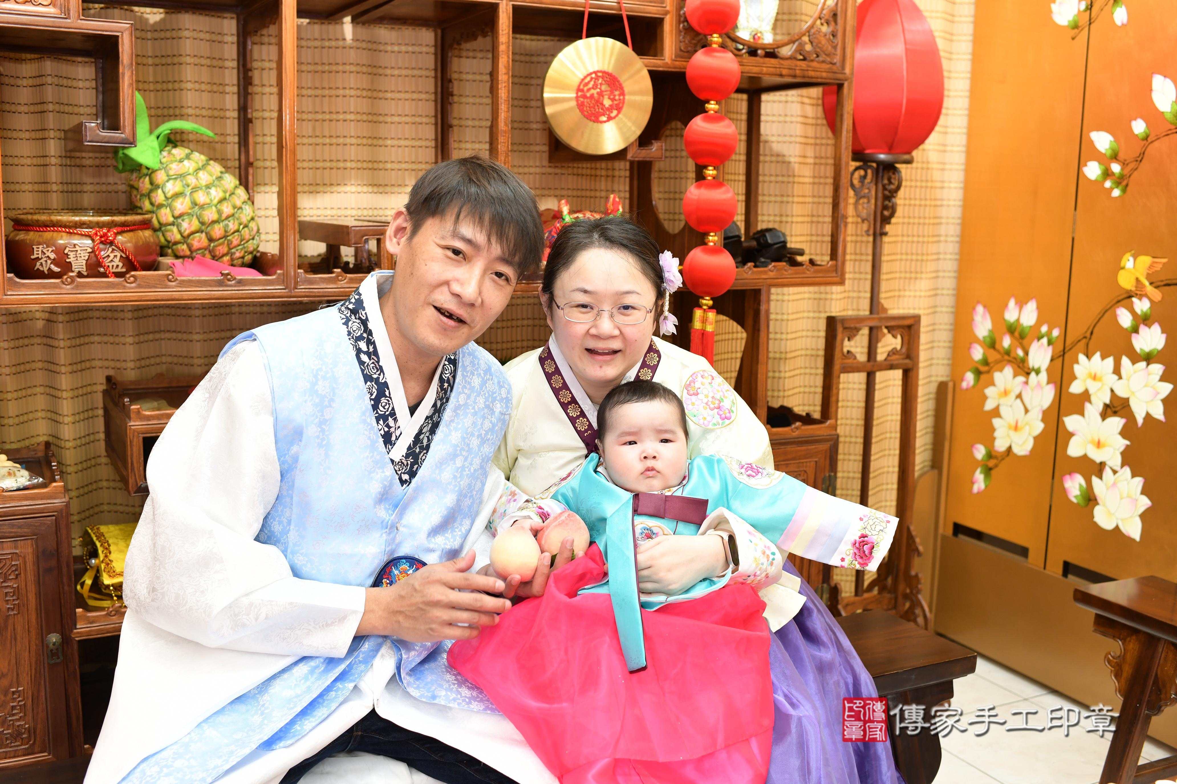 傳家手工印章台南店、抓周、度脺、中國風會場、傳家嬰兒古禮、吉祥話、抓周道具物品24種、拍照。抓周證書。寶寶抓周、滿周歲、生日快樂、祝福