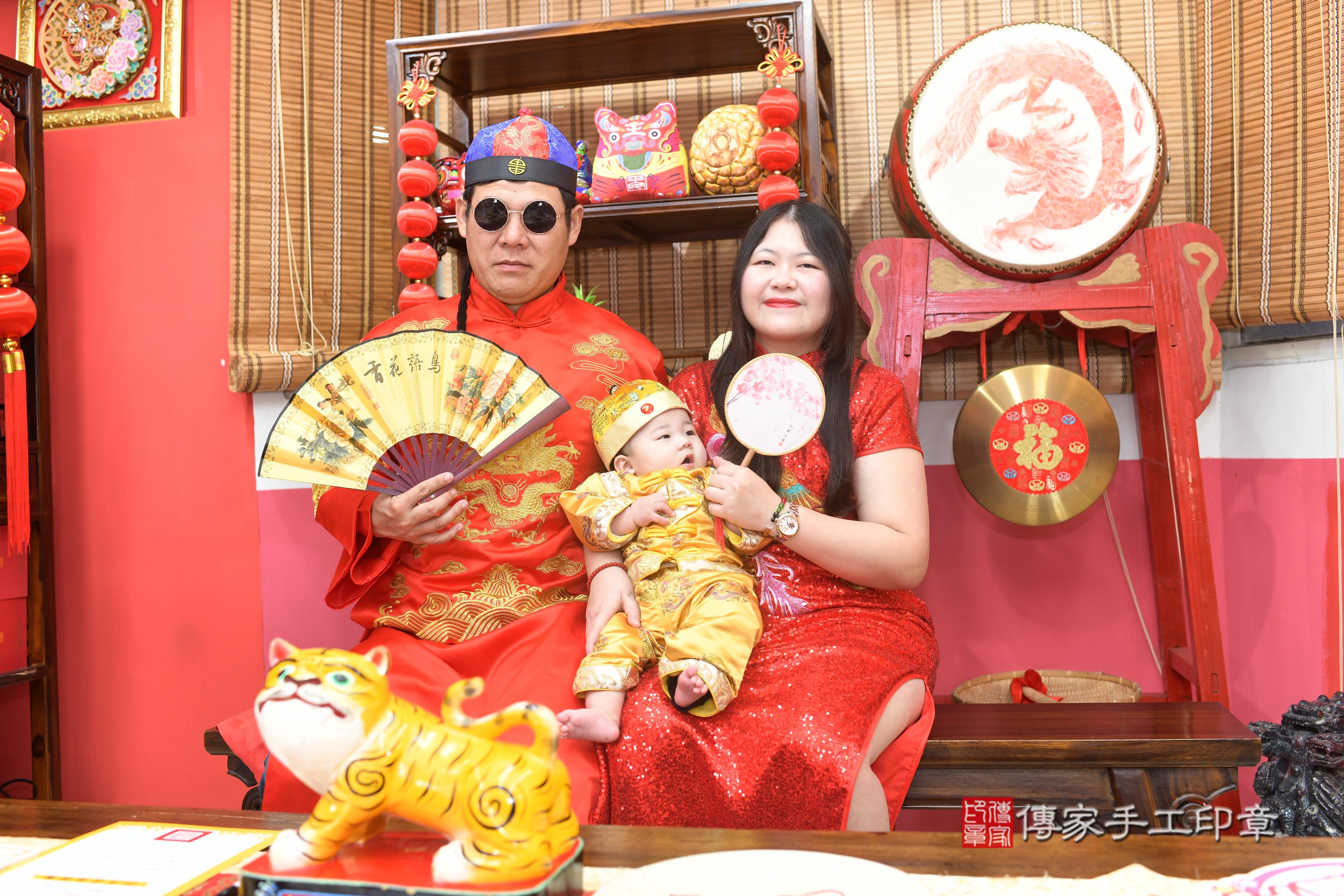 傳家手工印章高雄店、抓周、度脺、中國風會場、傳家嬰兒古禮、吉祥話、抓周道具物品24種、拍照。抓周證書。寶寶抓周、滿周歲、生日快樂、祝福