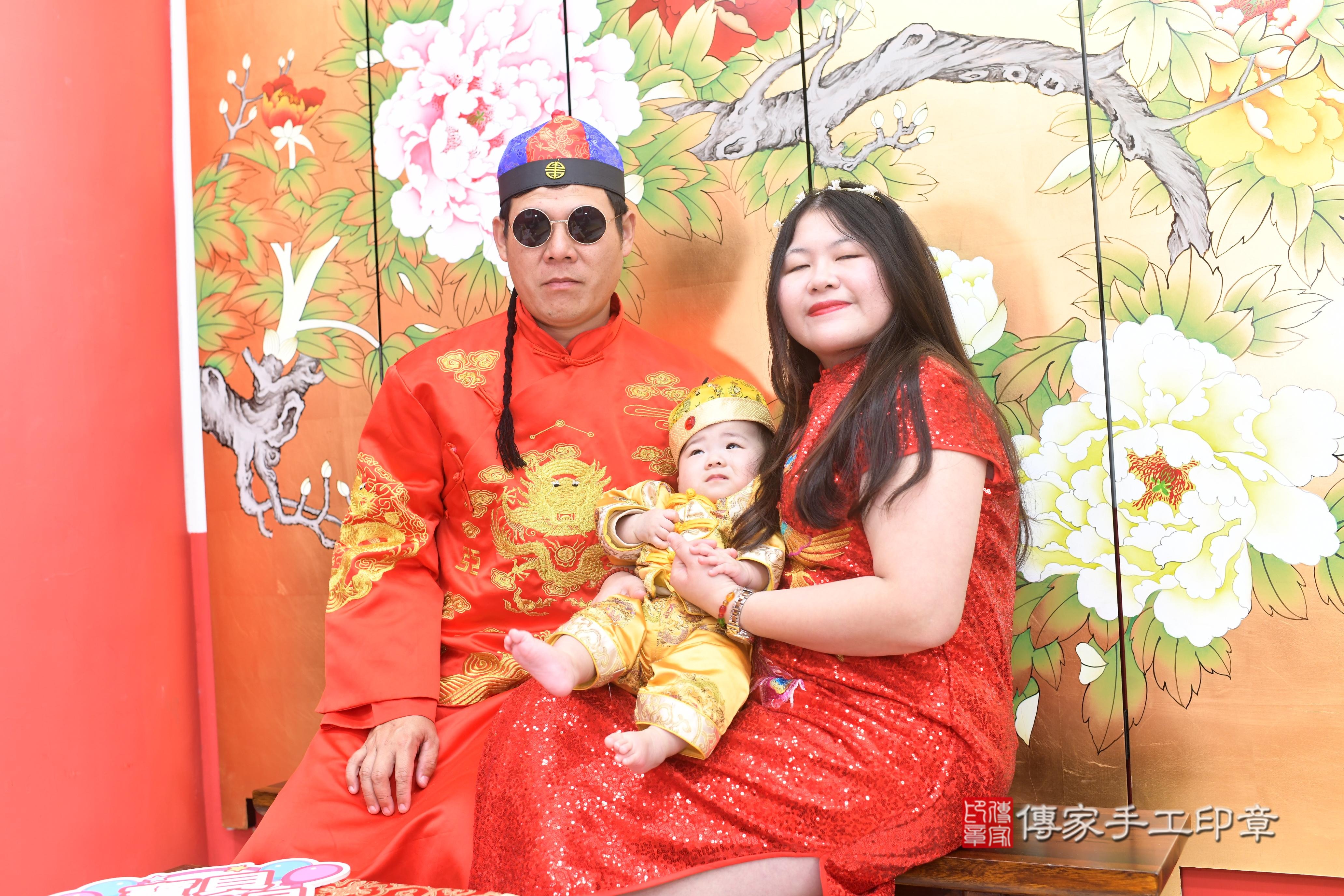傳家手工印章高雄店、抓周、度脺、中國風會場、傳家嬰兒古禮、吉祥話、抓周道具物品24種、拍照。抓周證書。寶寶抓周、滿周歲、生日快樂、祝福