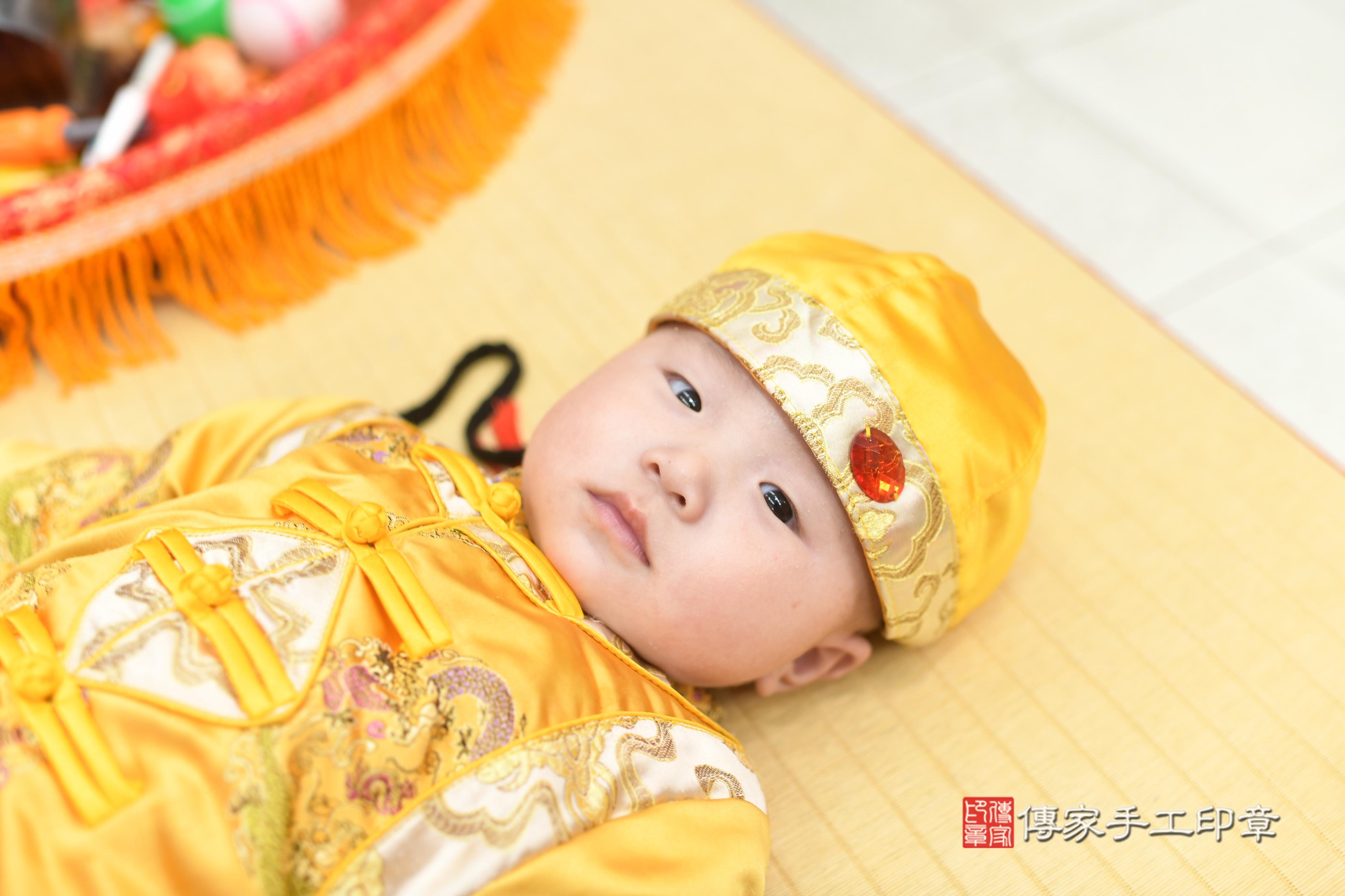 傳家手工印章高雄店、抓周、度脺、中國風會場、傳家嬰兒古禮、吉祥話、抓周道具物品24種、拍照。抓周證書。寶寶抓周、滿周歲、生日快樂、祝福
