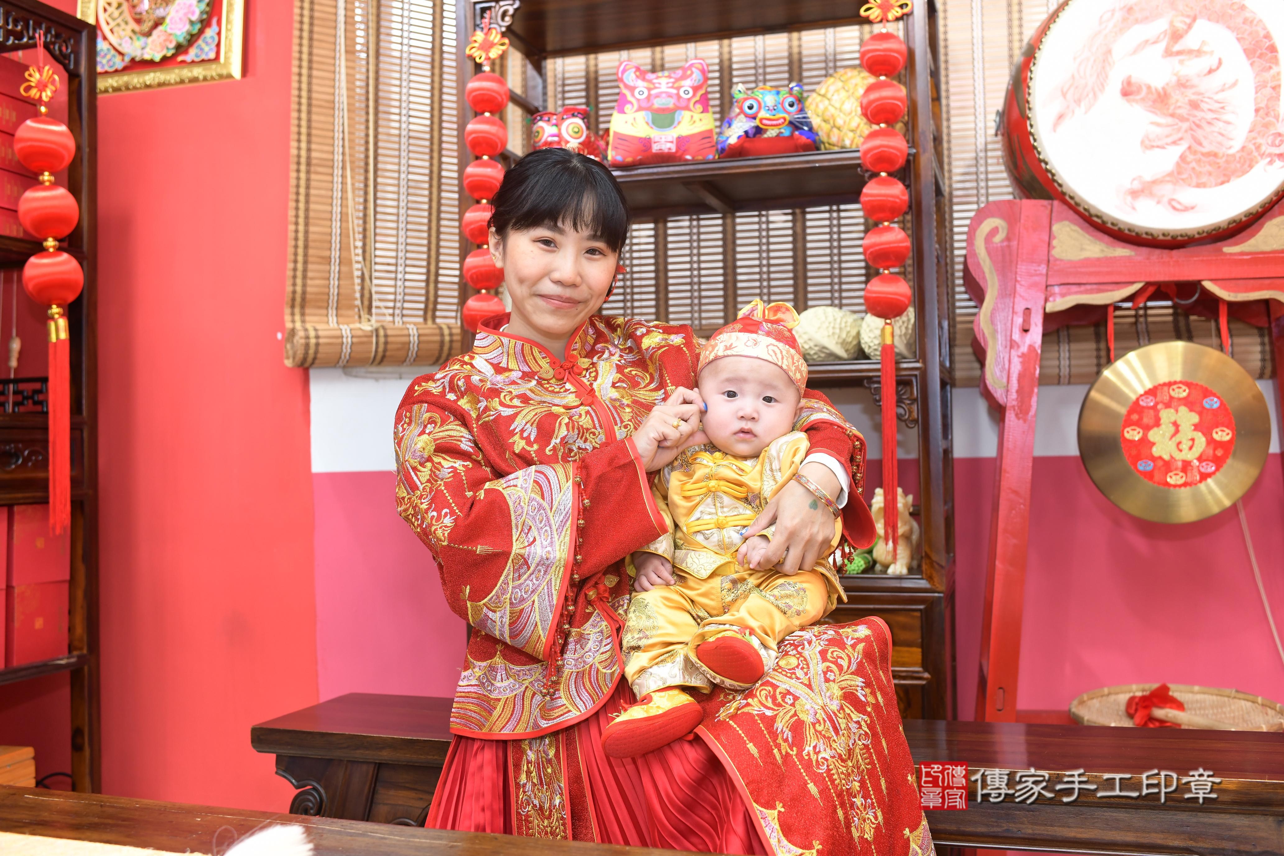 傳家手工印章高雄店、抓周、度脺、中國風會場、傳家嬰兒古禮、吉祥話、抓周道具物品24種、拍照。抓周證書。寶寶抓周、滿周歲、生日快樂、祝福