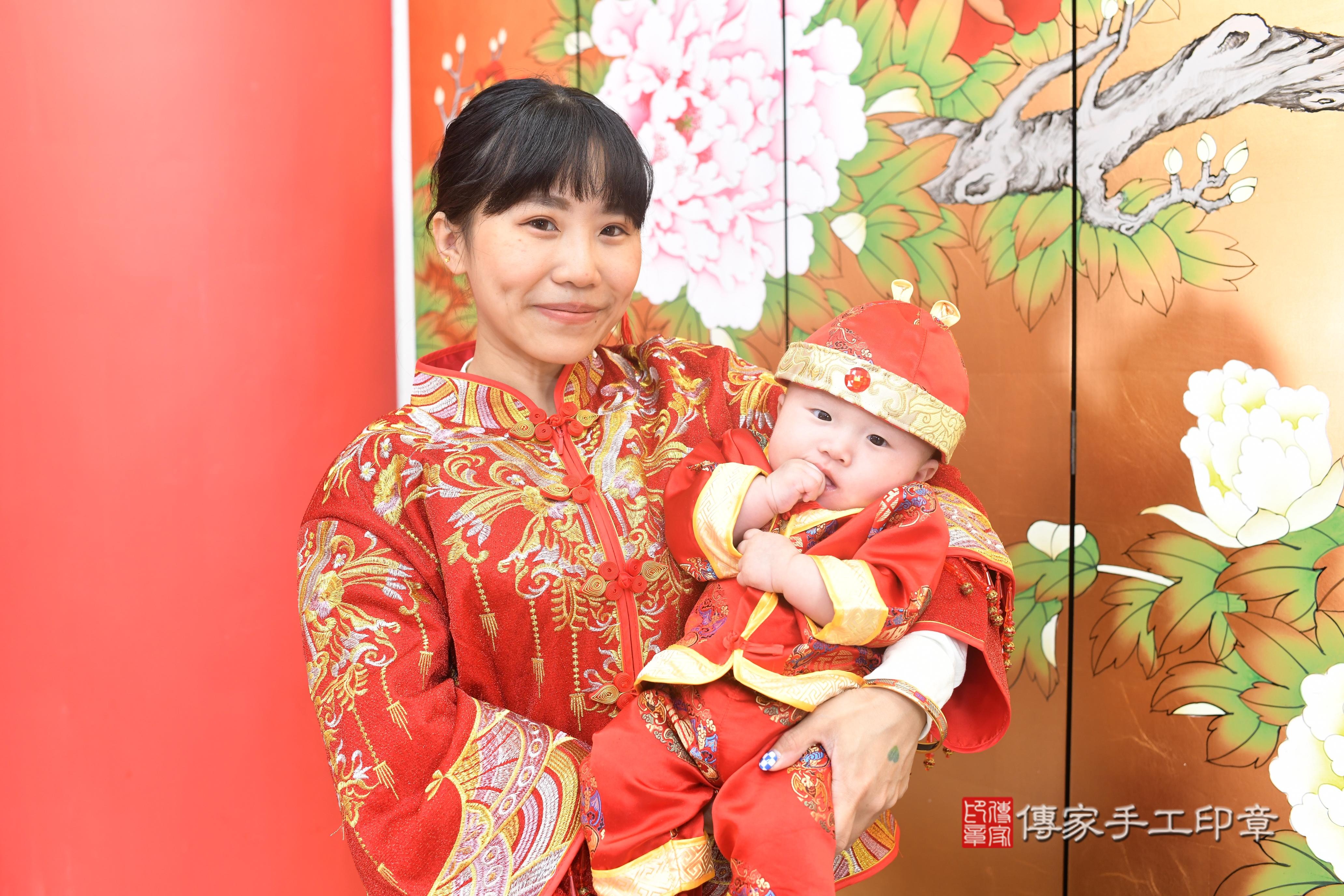 傳家手工印章高雄店、抓周、度脺、中國風會場、傳家嬰兒古禮、吉祥話、抓周道具物品24種、拍照。抓周證書。寶寶抓周、滿周歲、生日快樂、祝福