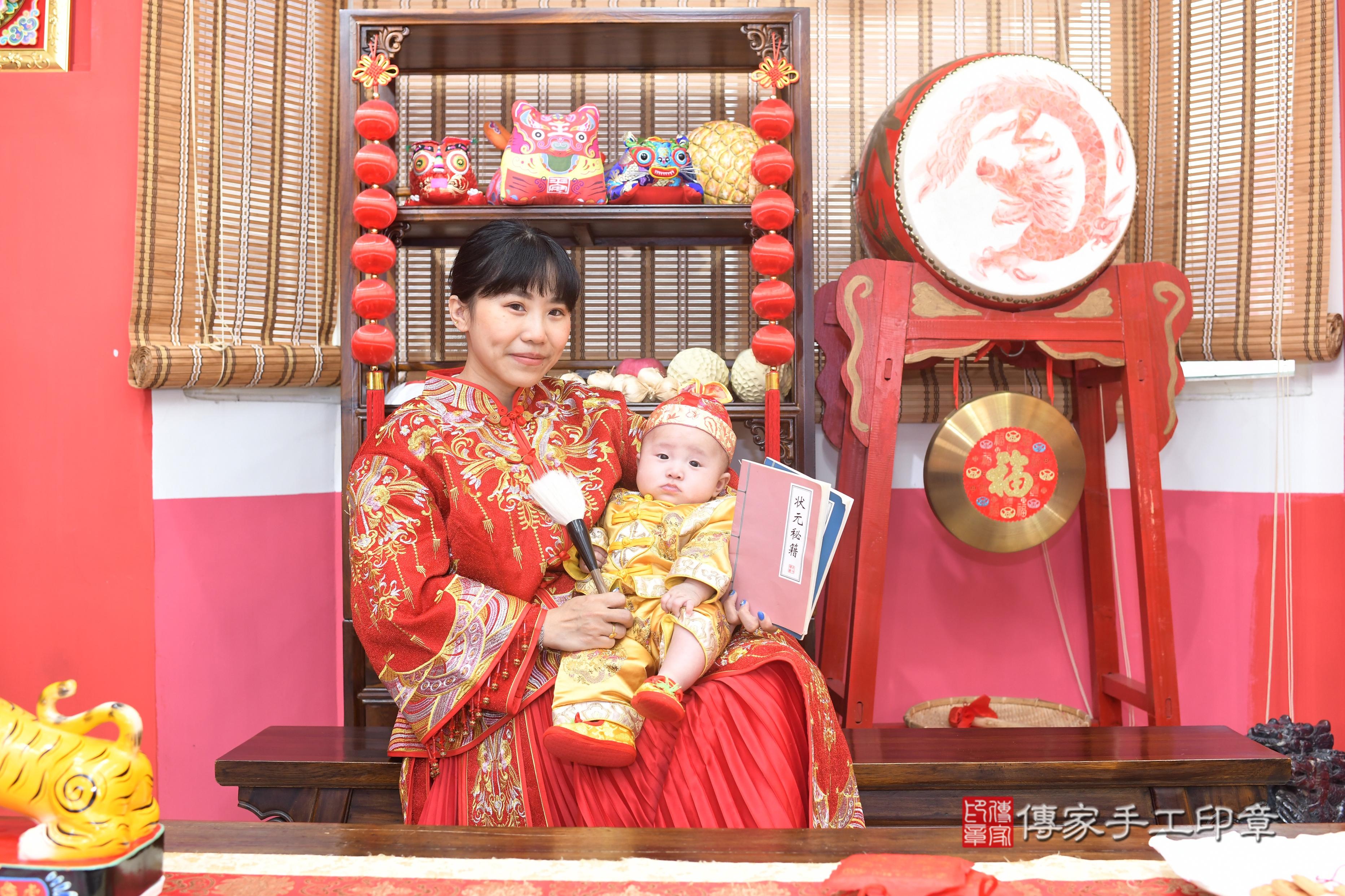 傳家手工印章高雄店、抓周、度脺、中國風會場、傳家嬰兒古禮、吉祥話、抓周道具物品24種、拍照。抓周證書。寶寶抓周、滿周歲、生日快樂、祝福