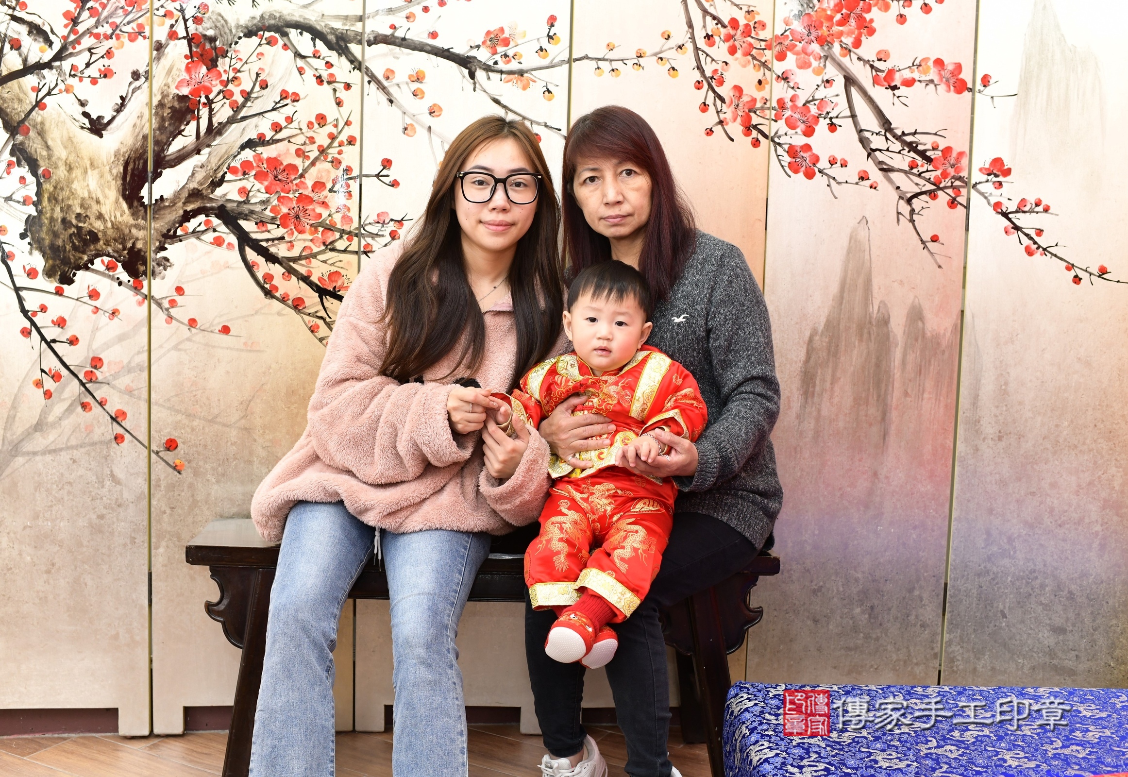 新北市永和區小碩寶寶抓周推薦：傳家新北店抓周度脺中國風會場，嬰兒古禮抓周流程儀式吉祥話、抓周道具物品24種、拍照。抓周證書。2025.2.13，照片2